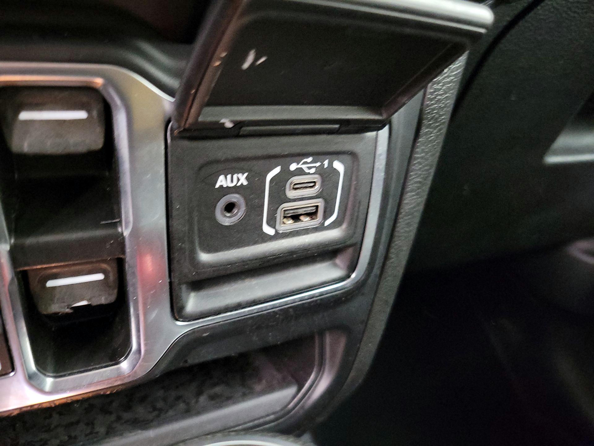 Thumbnail: 2022 Jeep Wrangler - 18