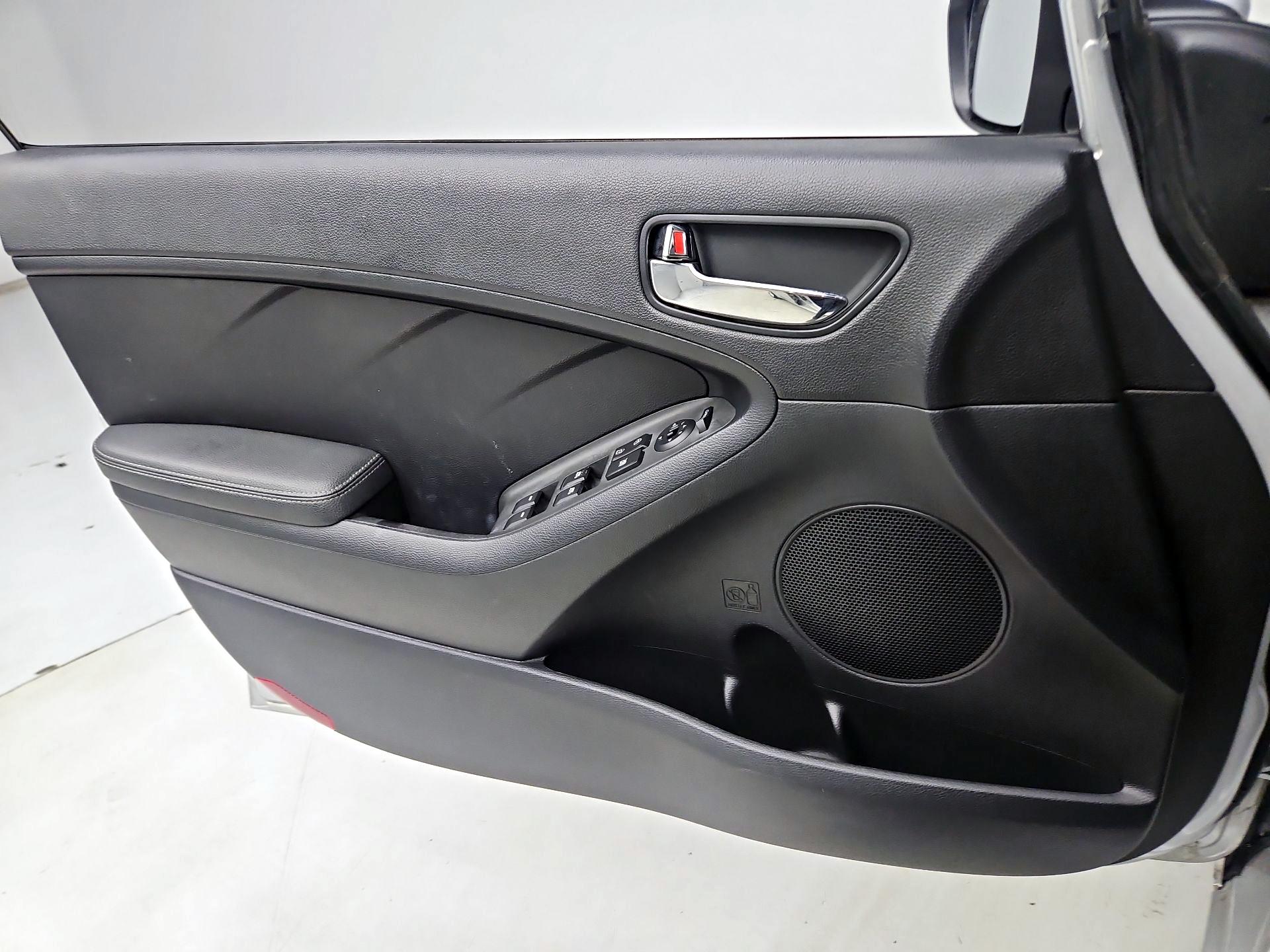 Thumbnail: 2017 Kia Forte - 12