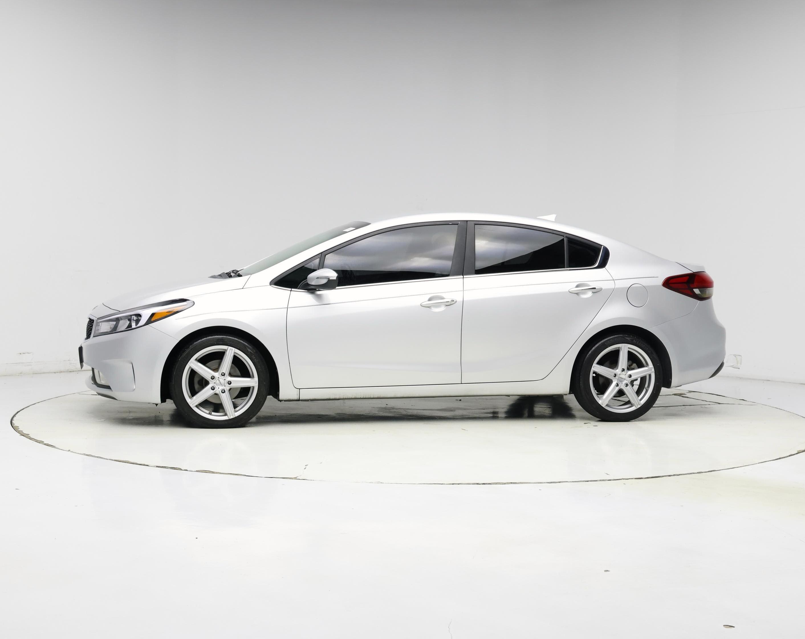 Thumbnail: 2017 Kia Forte - 3