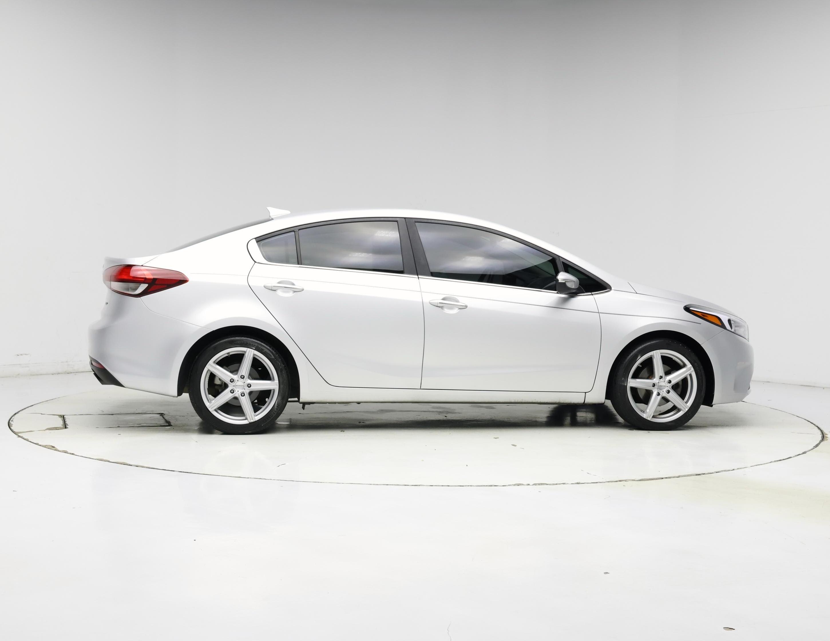 Thumbnail: 2017 Kia Forte - 7