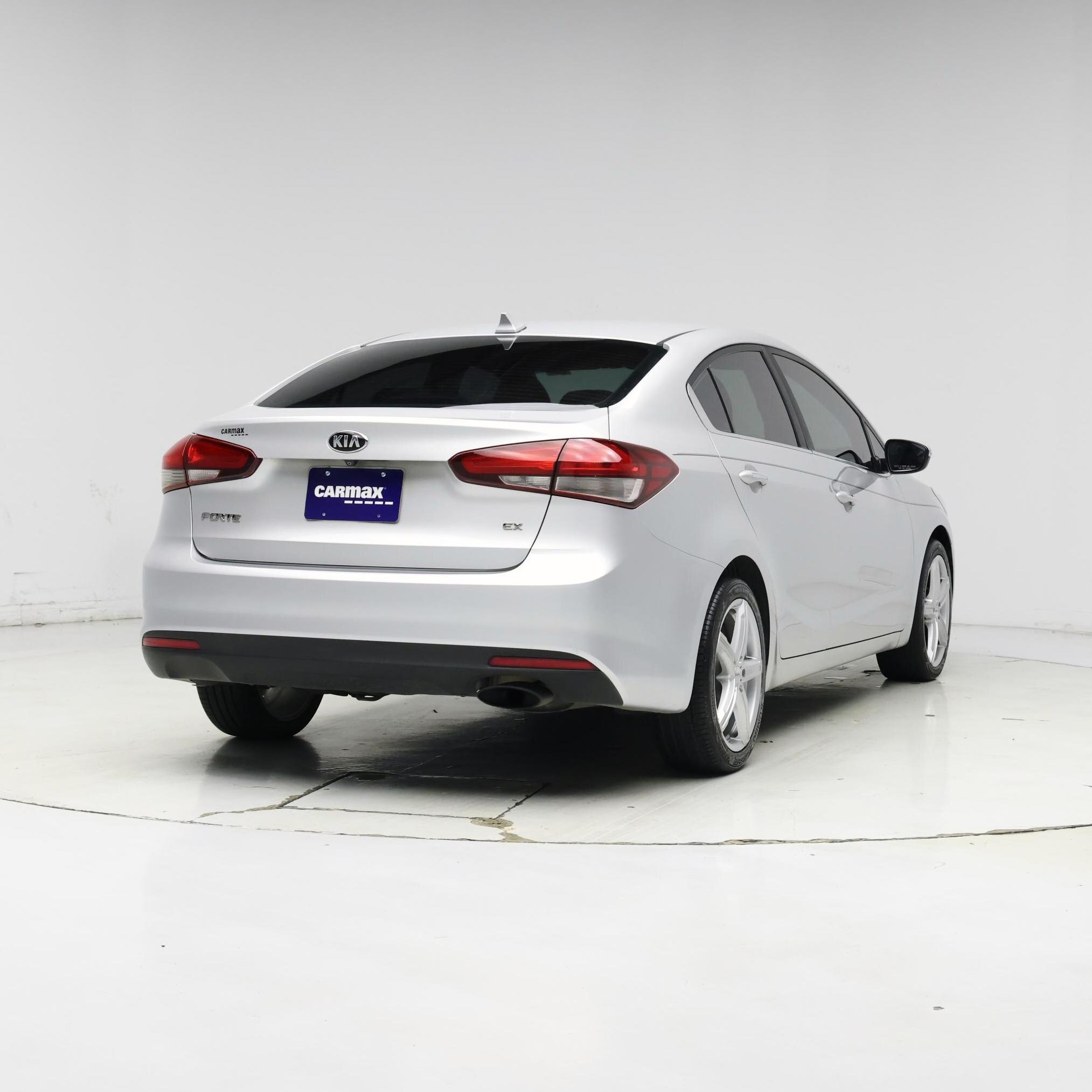 Thumbnail: 2017 Kia Forte - 8