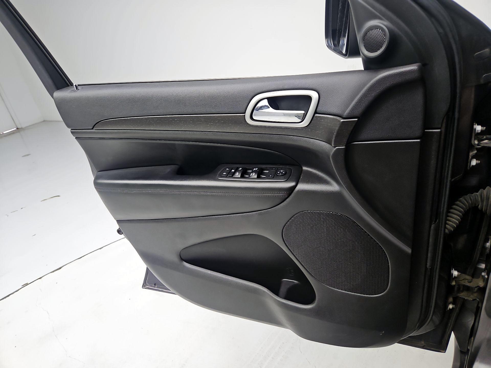 Thumbnail: 2017 Jeep Grand Cherokee - 12