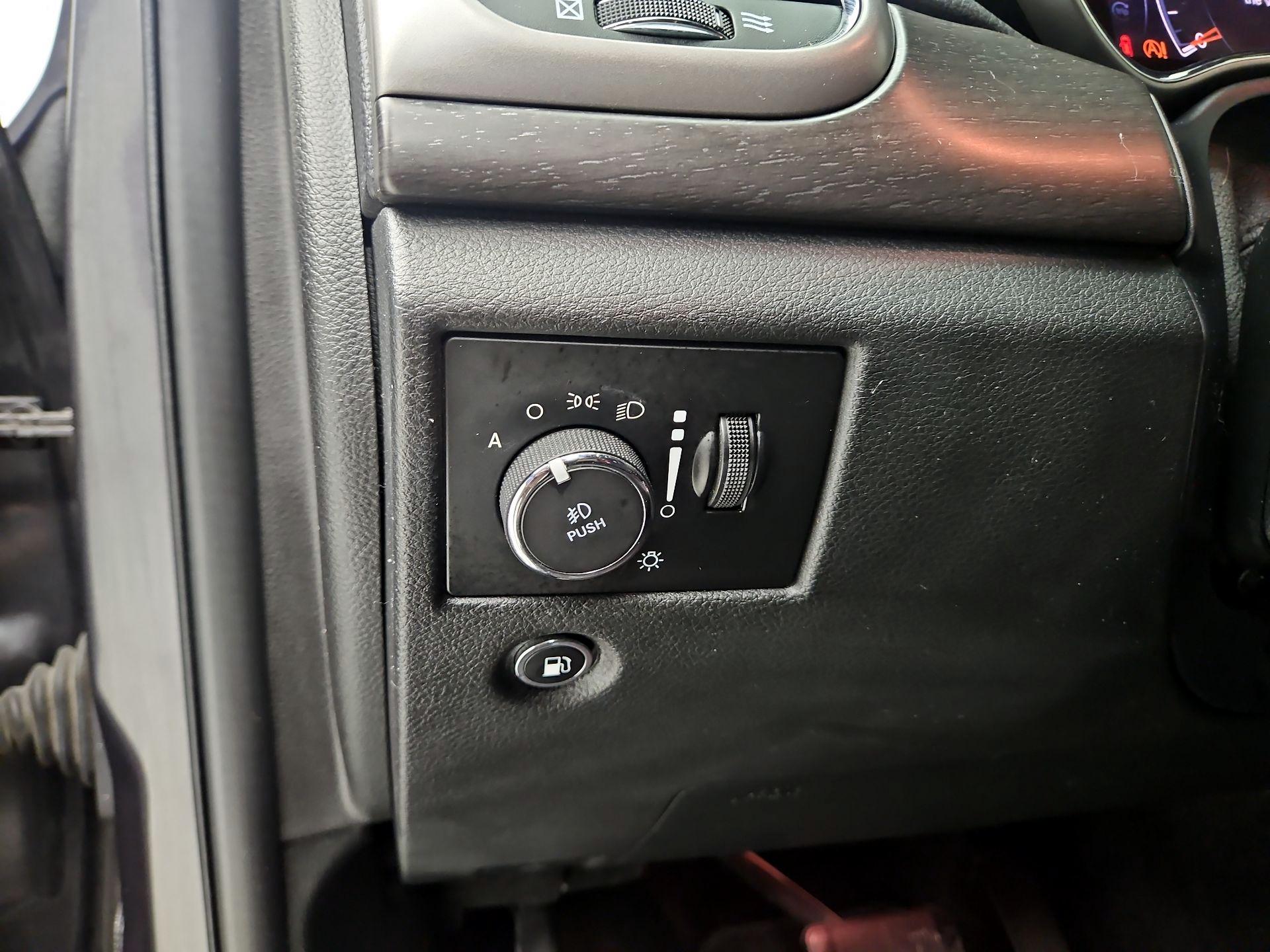 Thumbnail: 2017 Jeep Grand Cherokee - 13