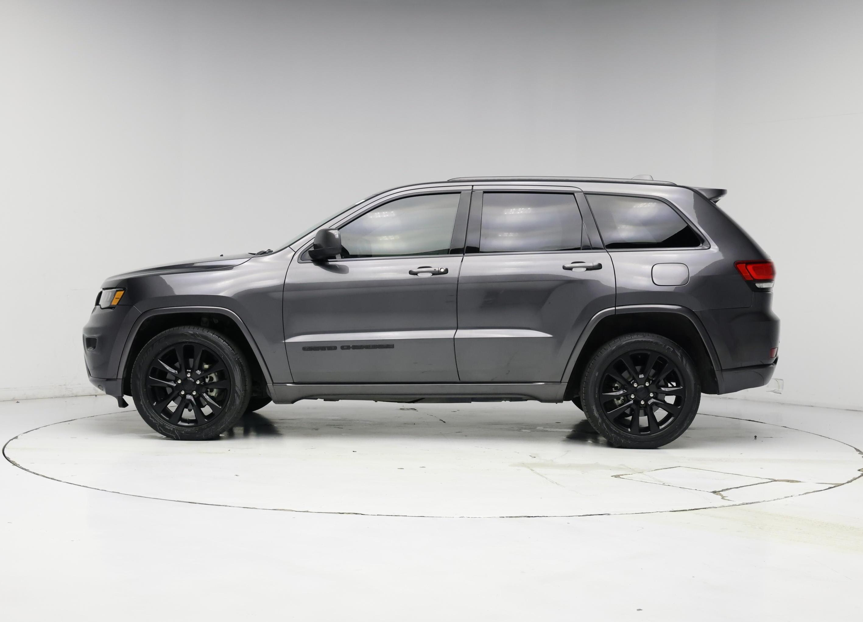 Thumbnail: 2017 Jeep Grand Cherokee - 3