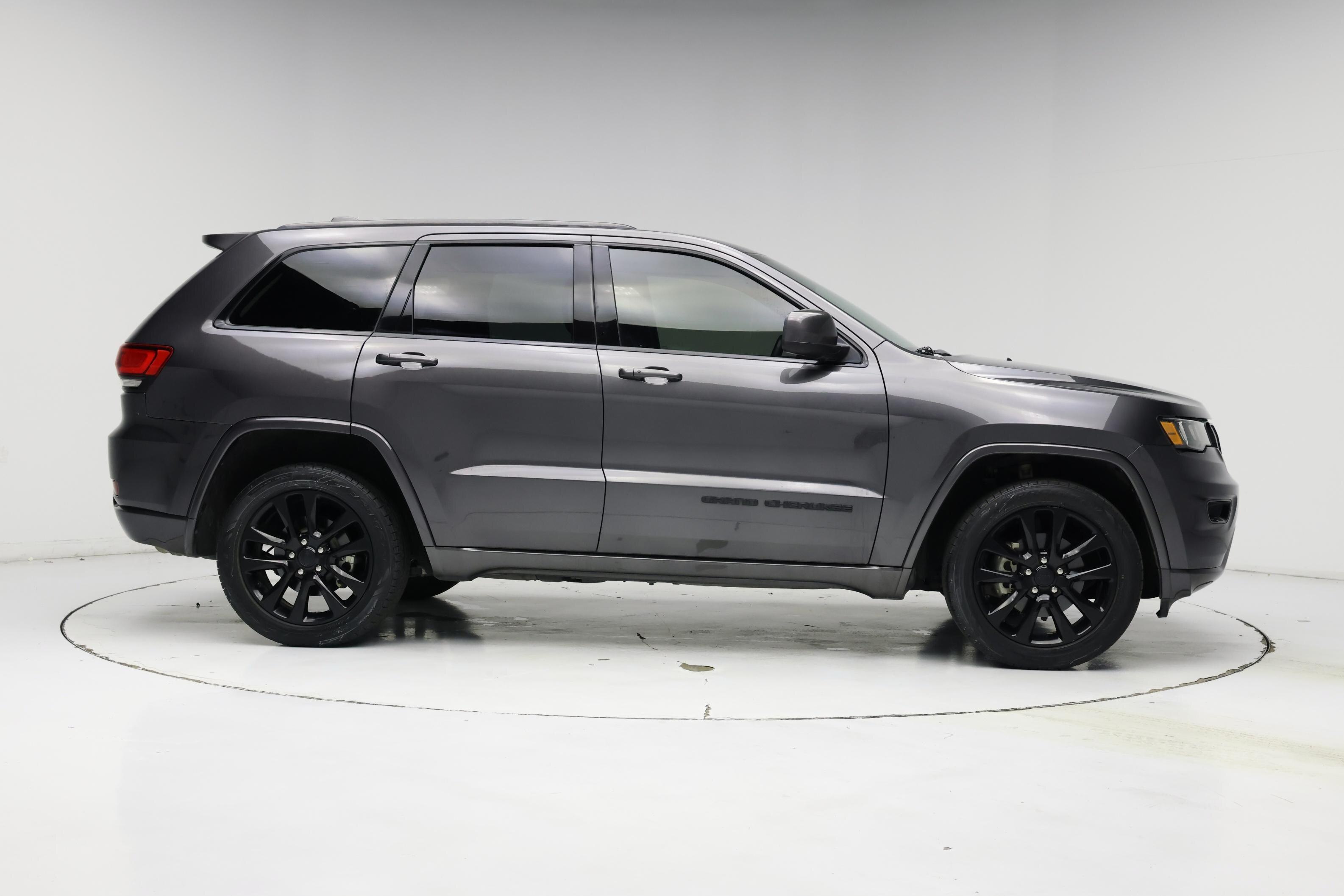 Thumbnail: 2017 Jeep Grand Cherokee - 7