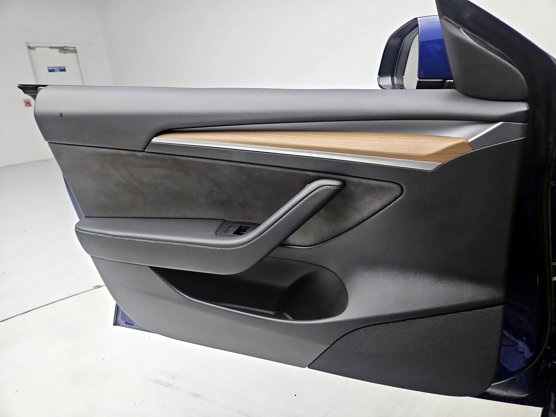 Thumbnail: 2023 Tesla Model 3 - 12