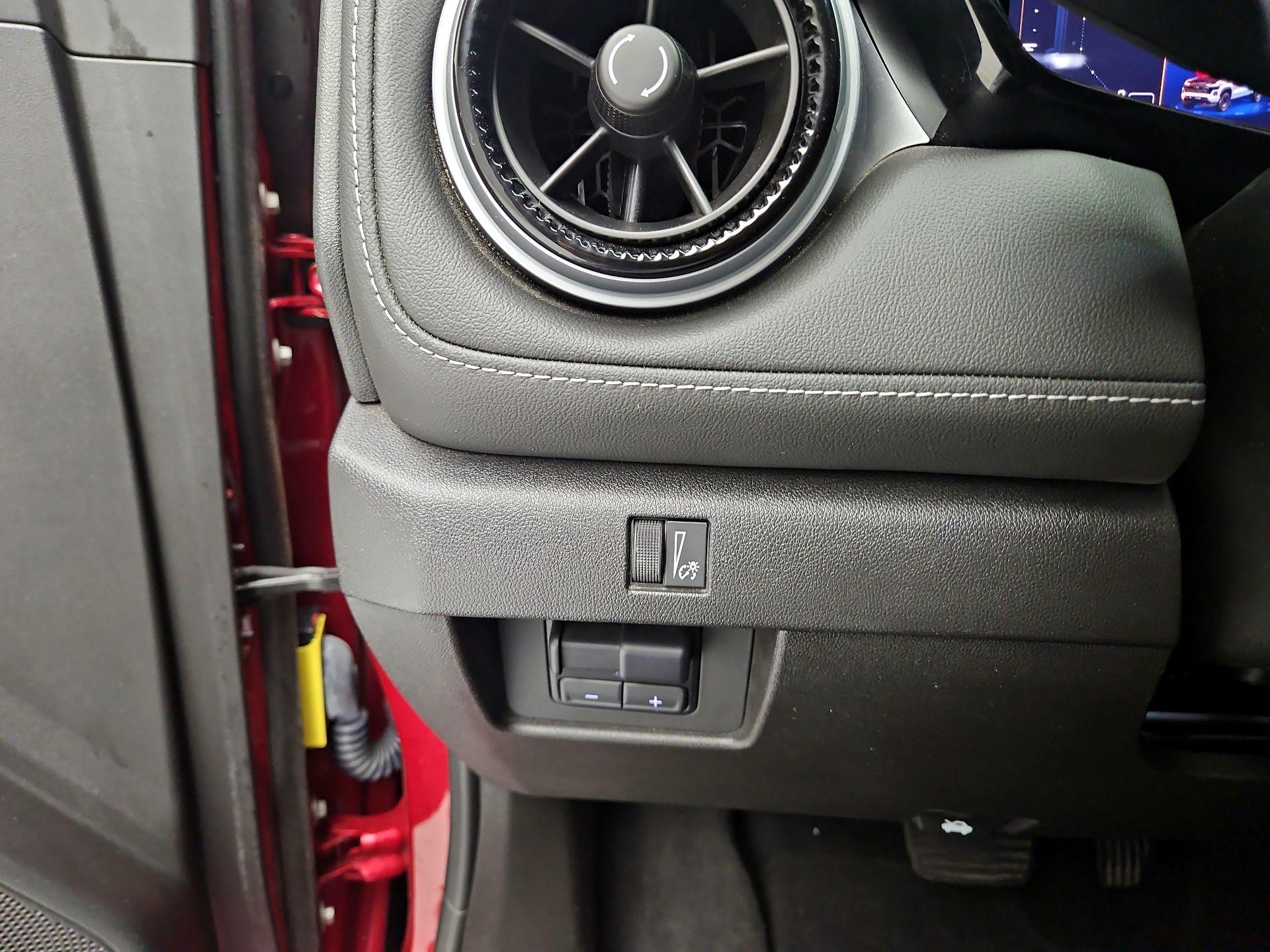 Thumbnail: 2024 Chevrolet Colorado - 13