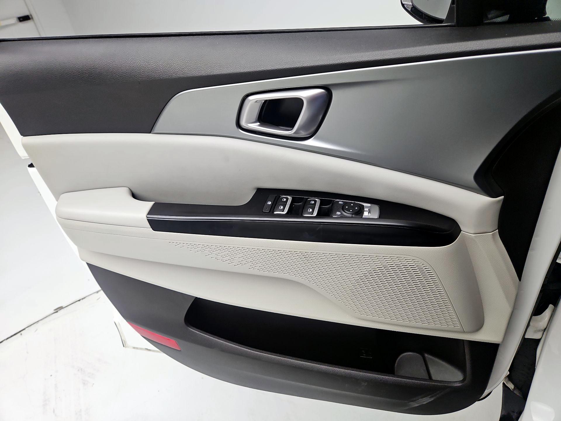 Thumbnail: 2022 Kia Carnival - 12