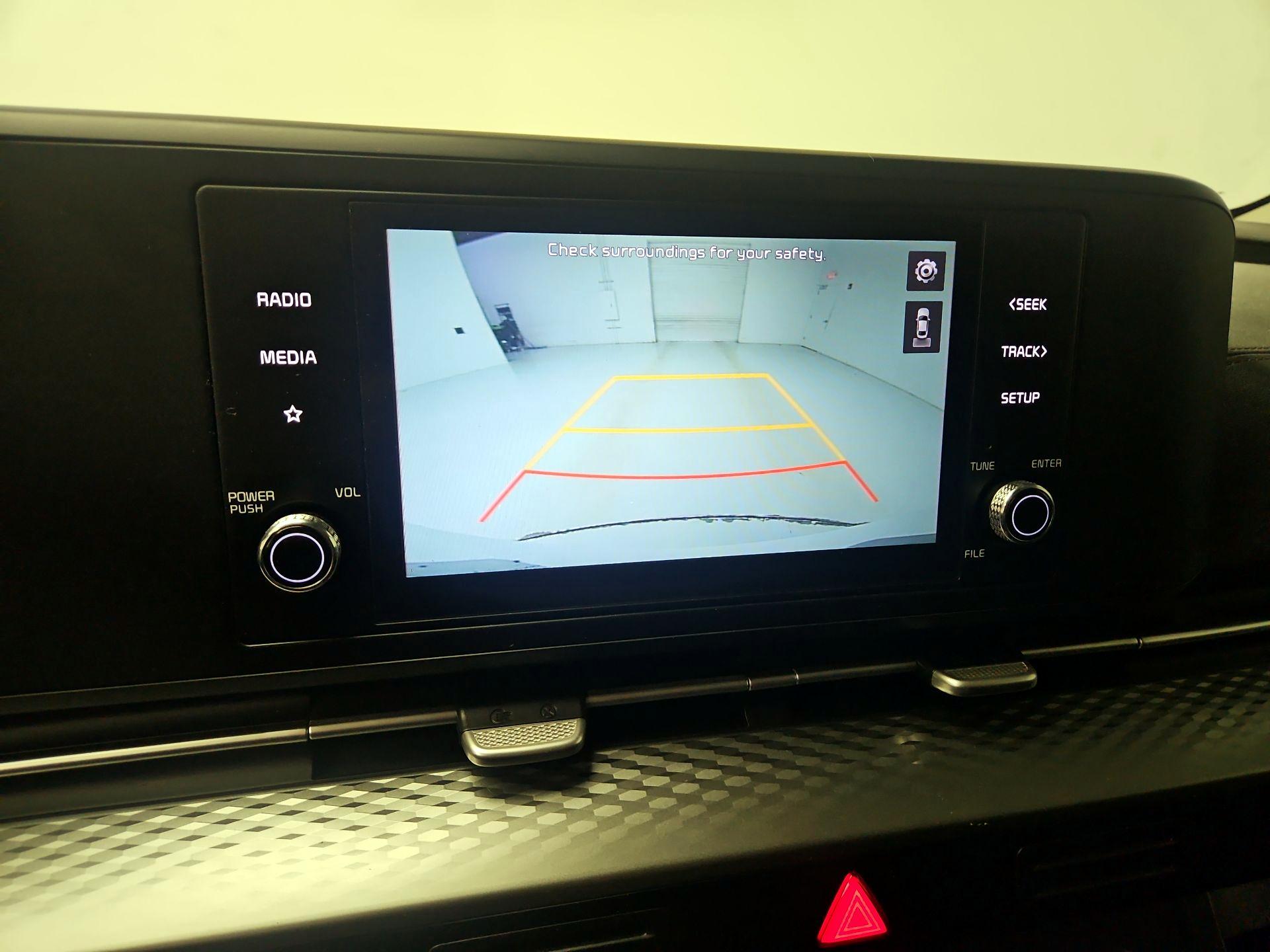 Thumbnail: 2022 Kia Carnival - 14