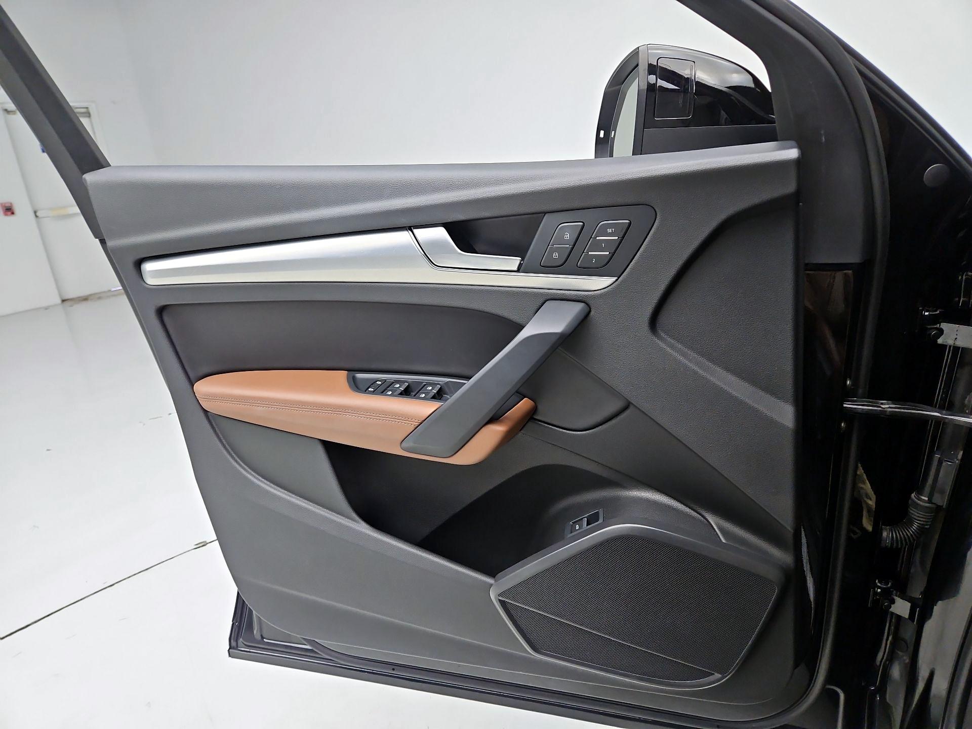 Thumbnail: 2021 Audi Q5 - 12