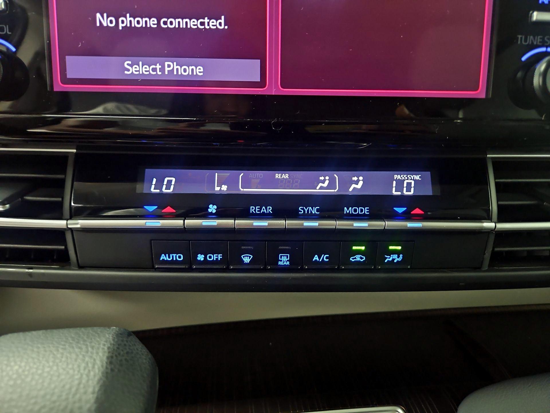 Thumbnail: 2024 Toyota Sienna - 16