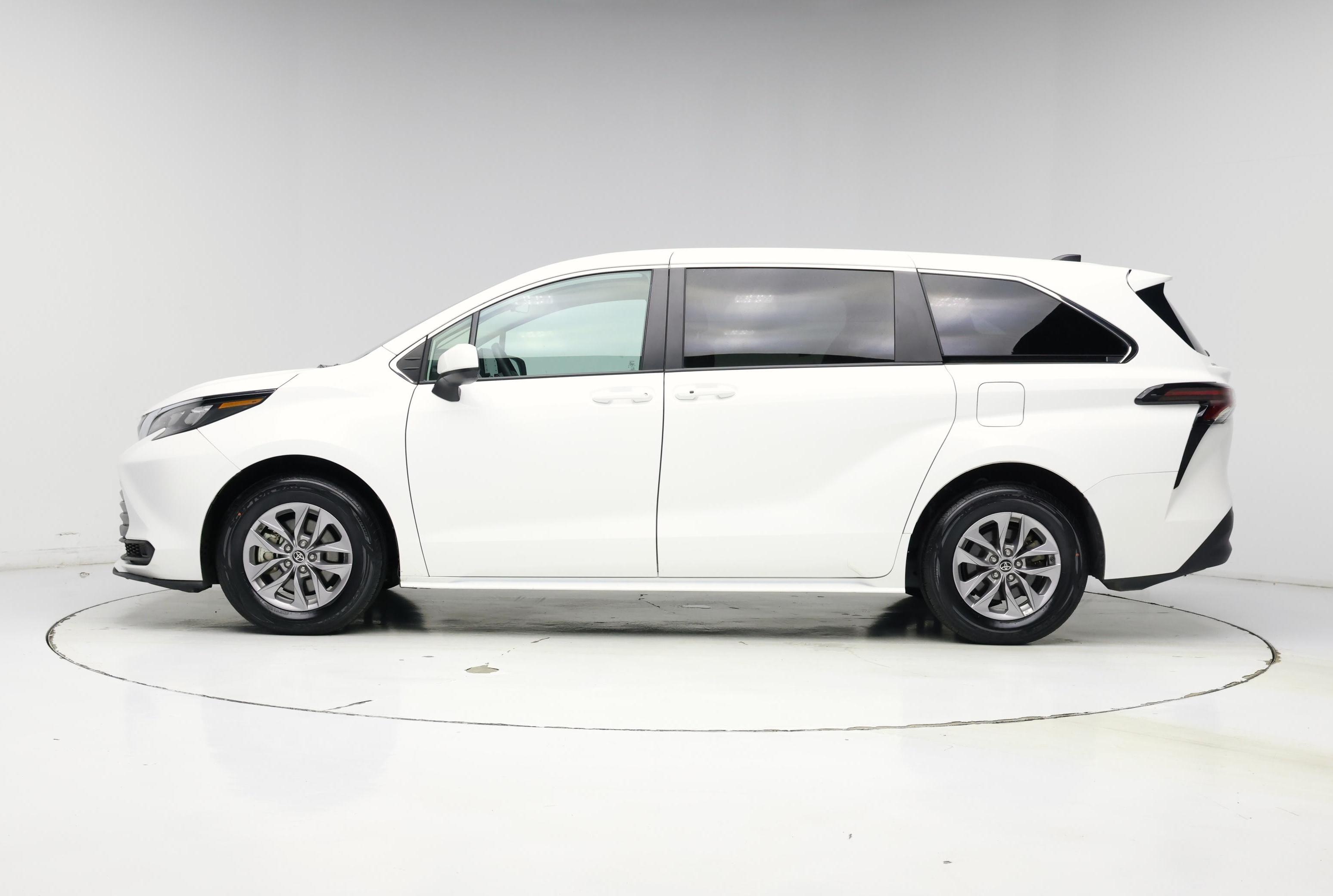 Thumbnail: 2024 Toyota Sienna - 3