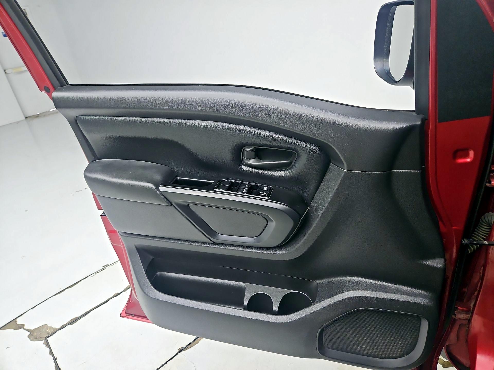 Thumbnail: 2017 Nissan Titan - 12