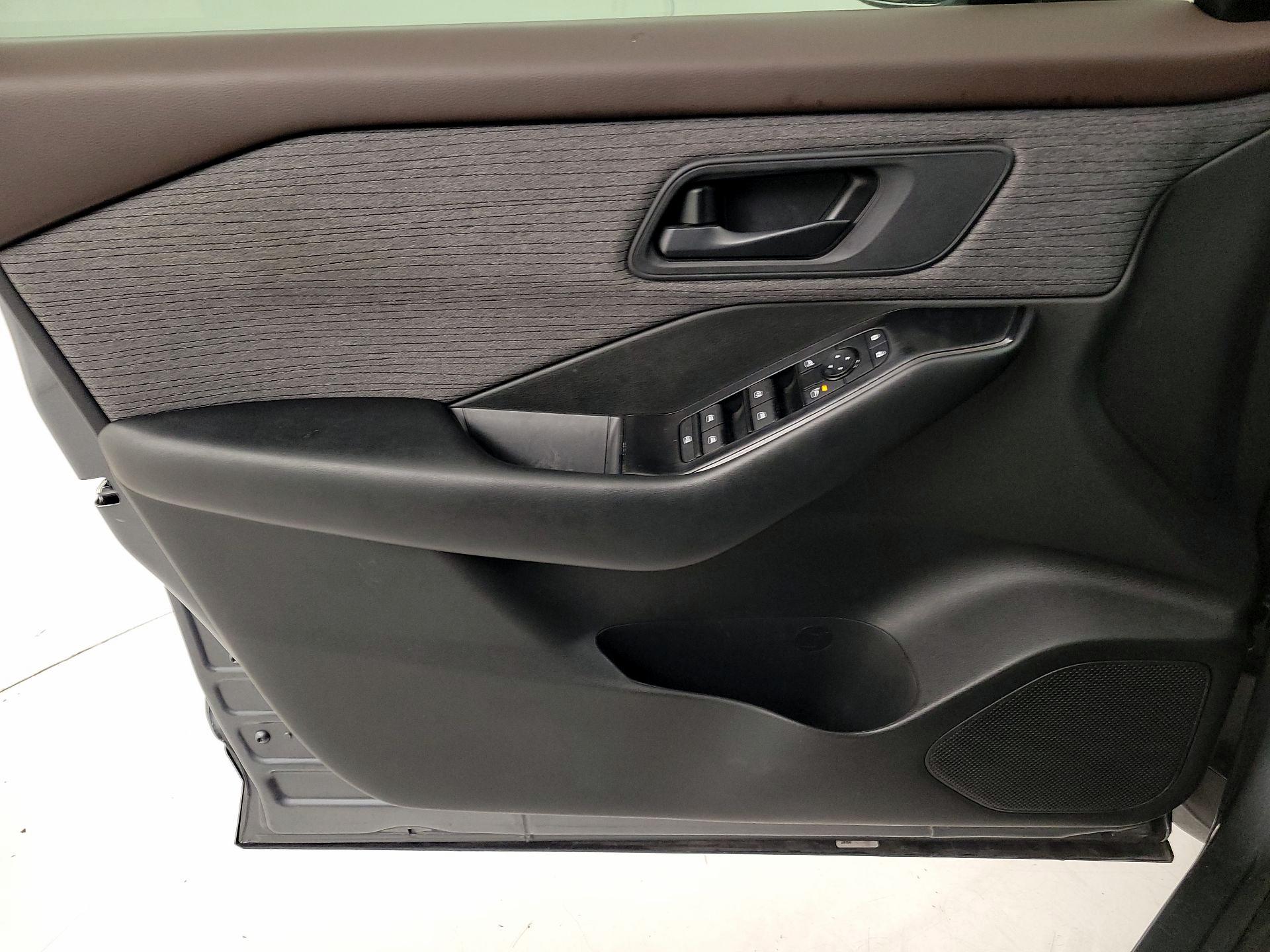 Thumbnail: 2023 Nissan Rogue - 12