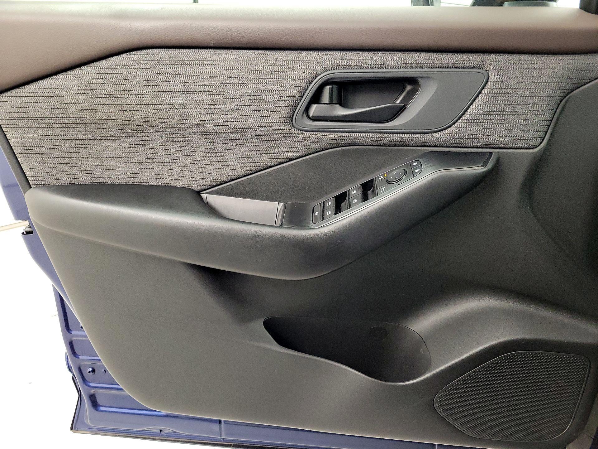 Thumbnail: 2023 Nissan Rogue - 12