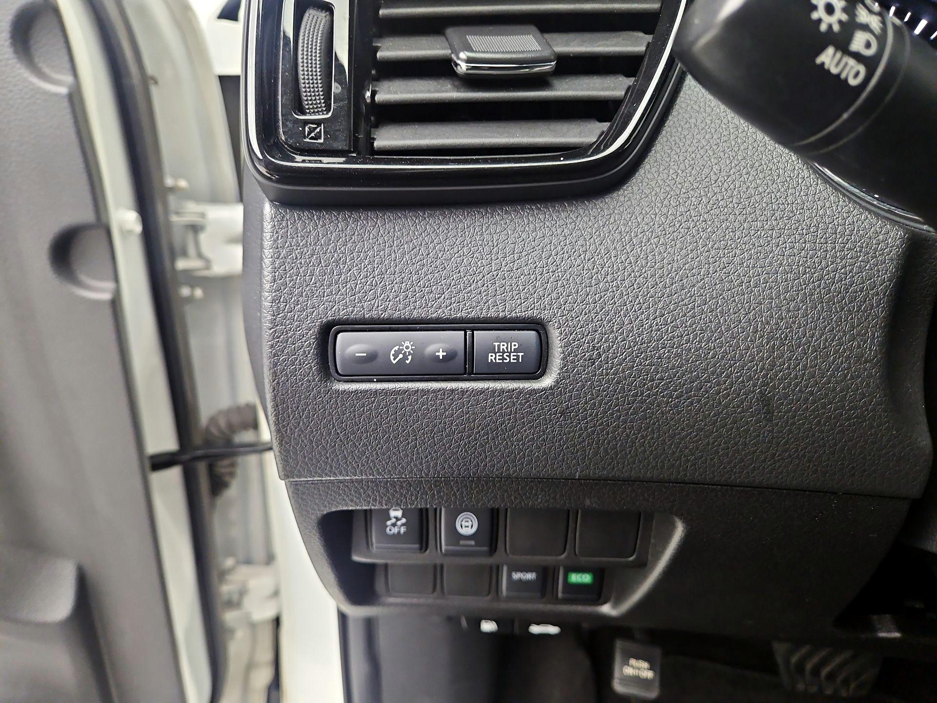 Thumbnail: 2021 Nissan Rogue Sport - 13