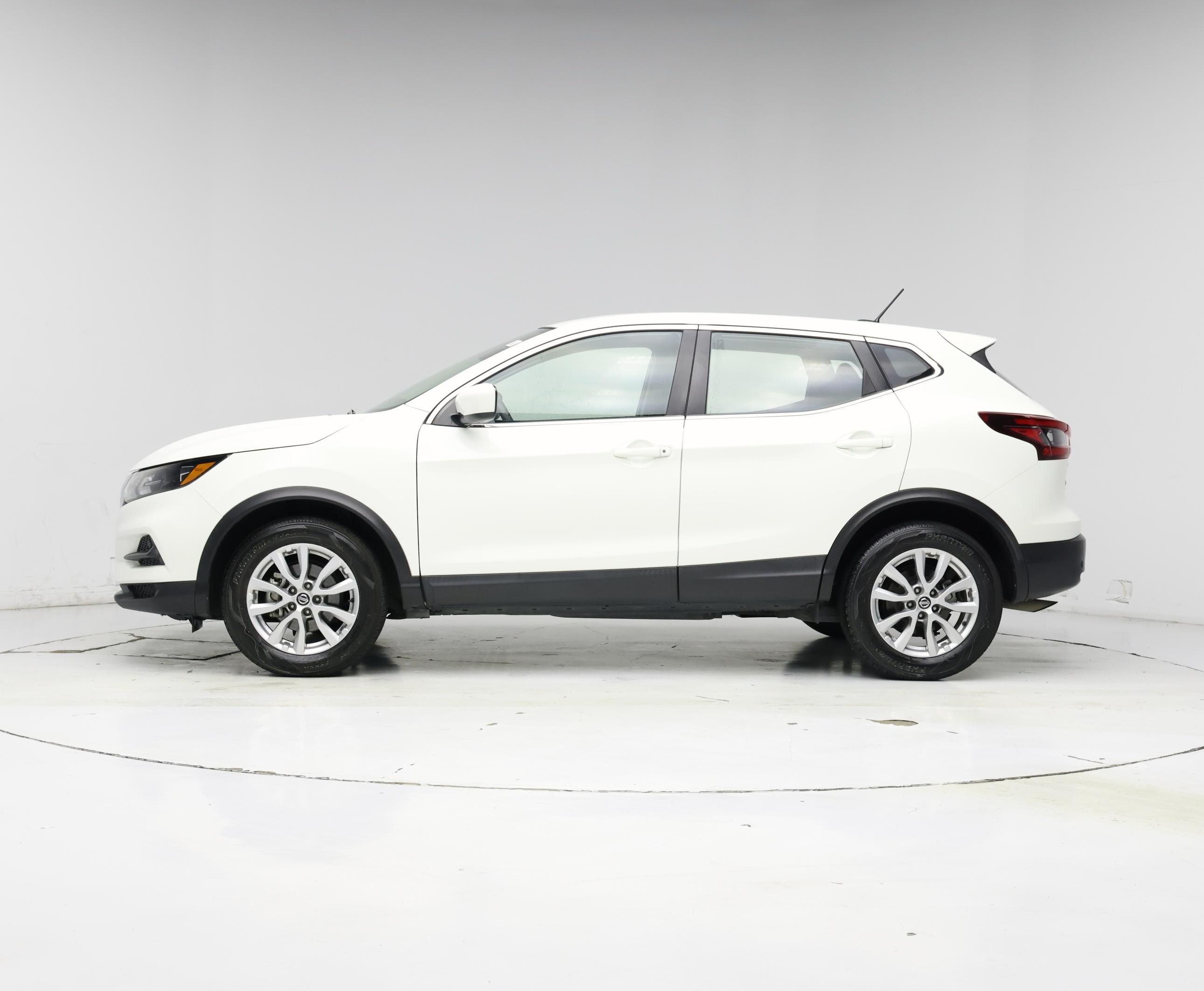 Thumbnail: 2021 Nissan Rogue Sport - 3