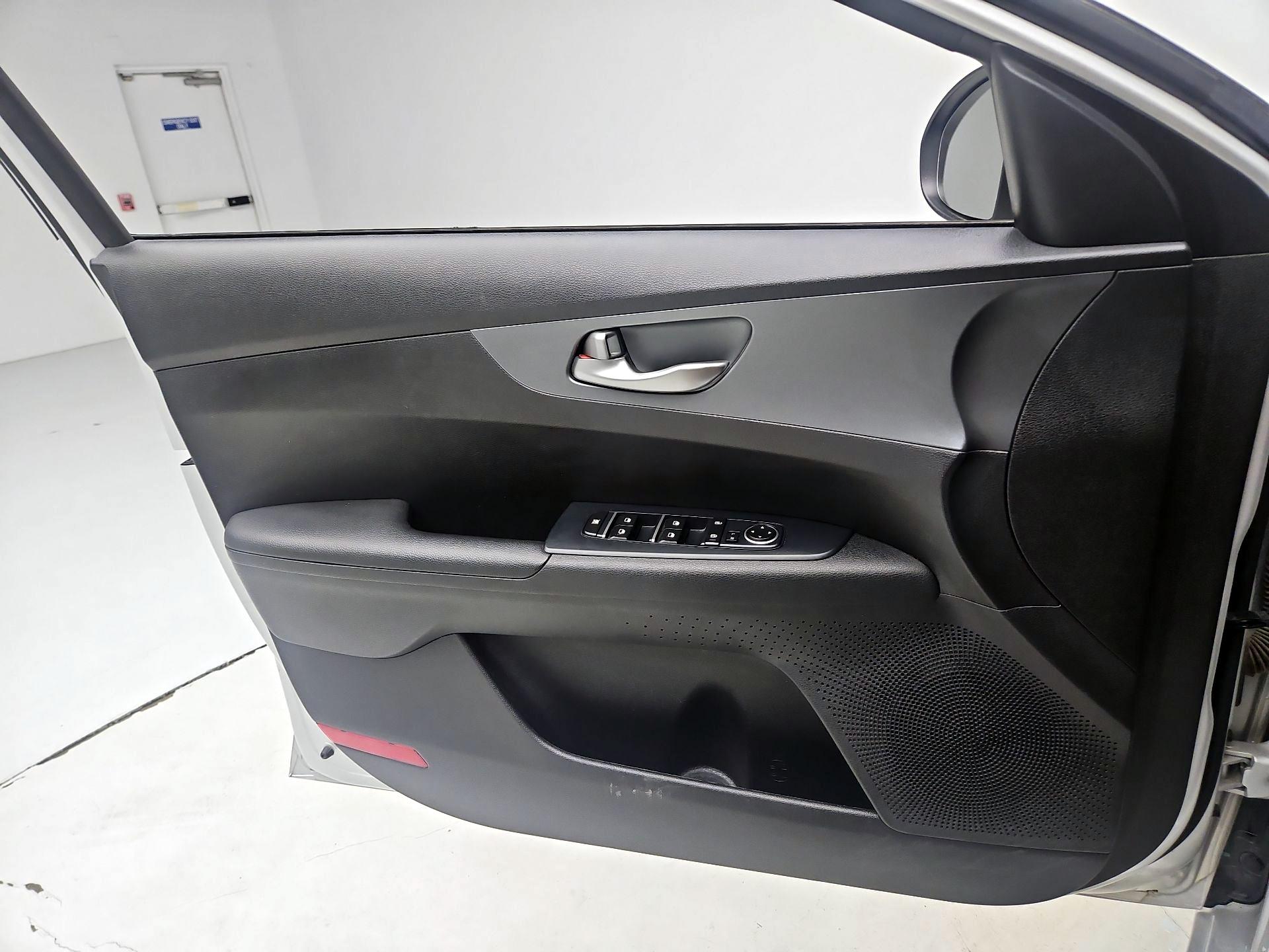 Thumbnail: 2021 Kia Forte - 12