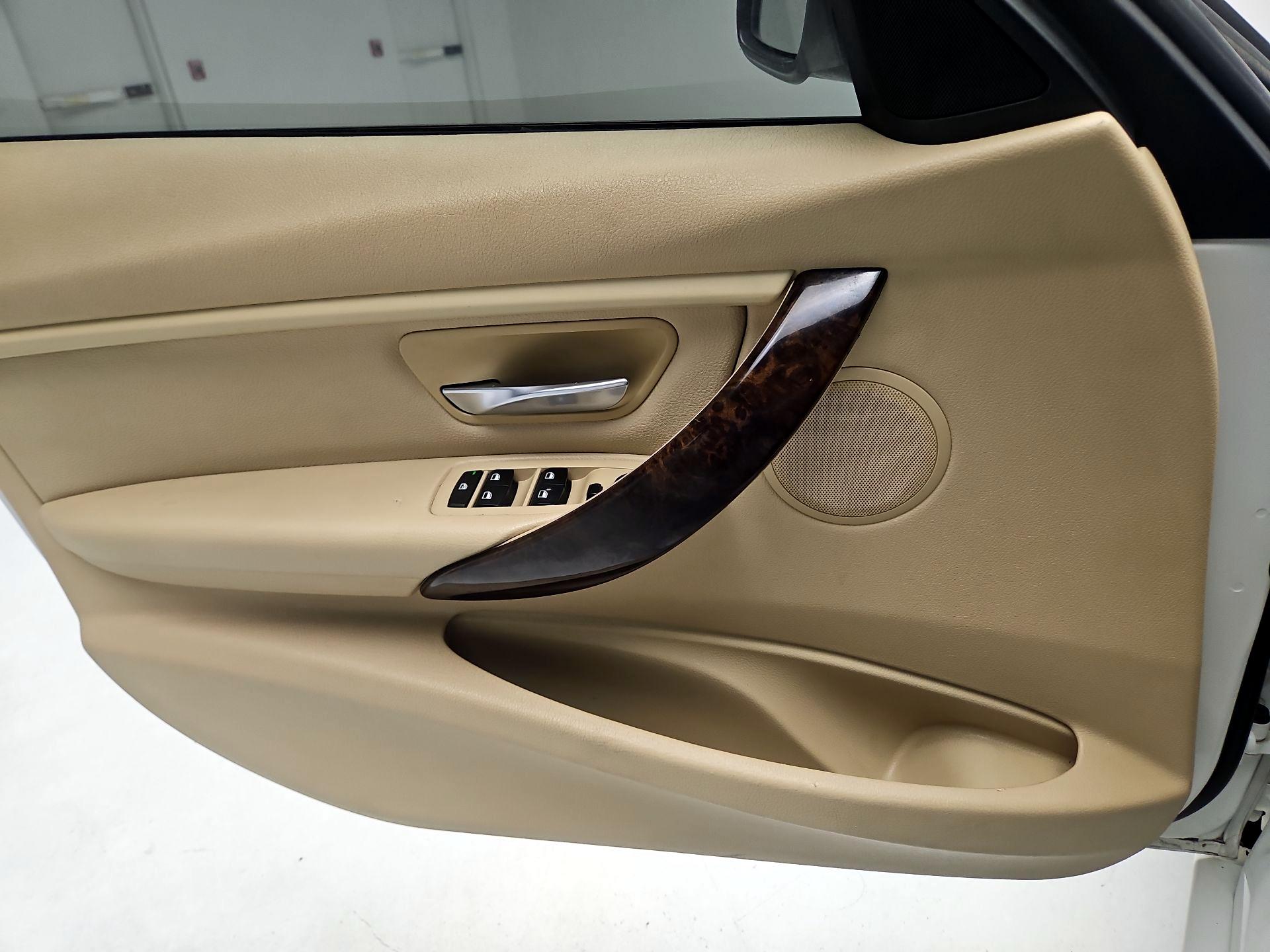 Thumbnail: 2014 BMW 3 Series - 10