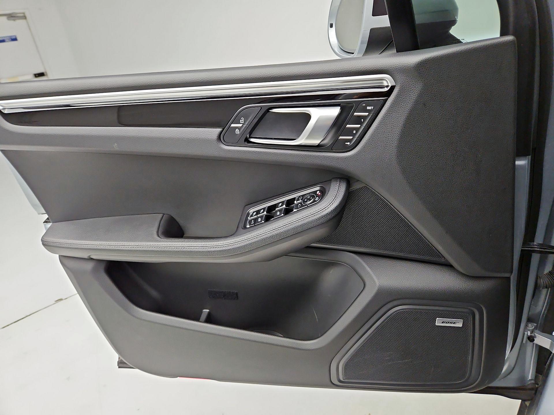 Thumbnail: 2020 Porsche Macan - 12