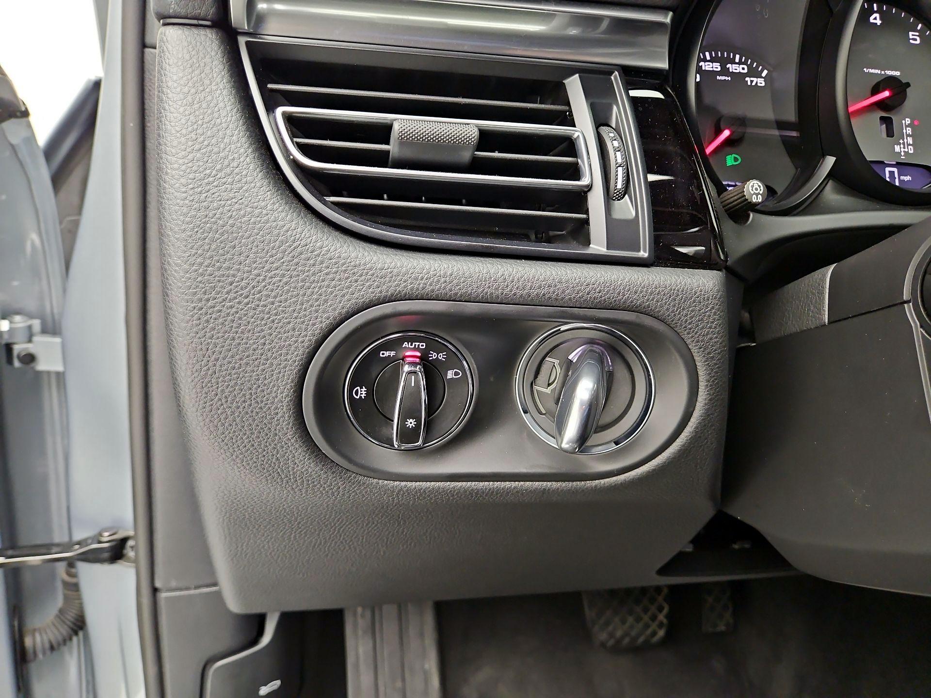 Thumbnail: 2020 Porsche Macan - 13