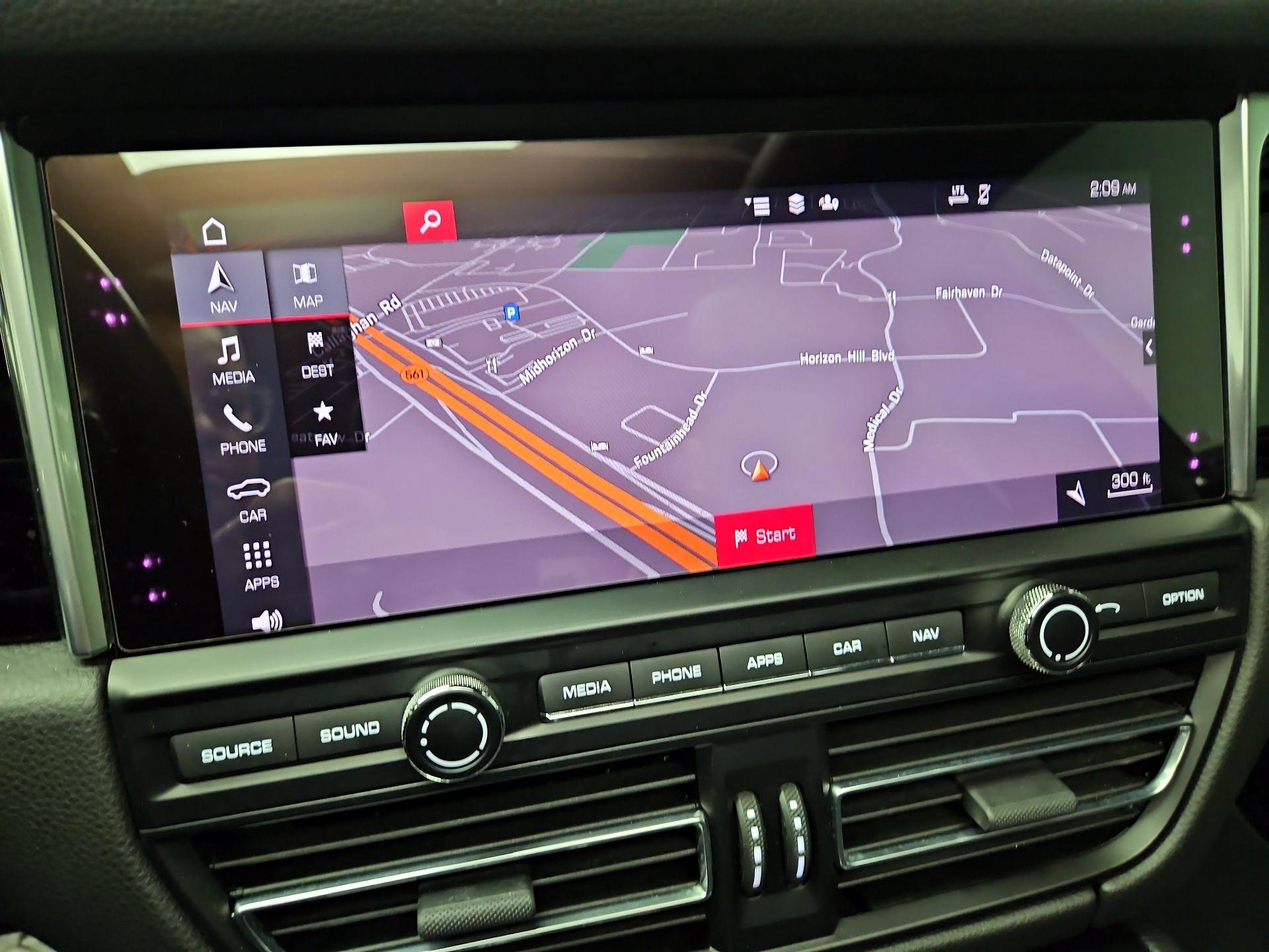 Thumbnail: 2020 Porsche Macan - 14