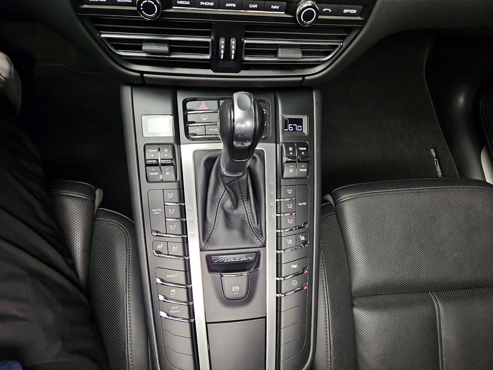 Thumbnail: 2020 Porsche Macan - 17