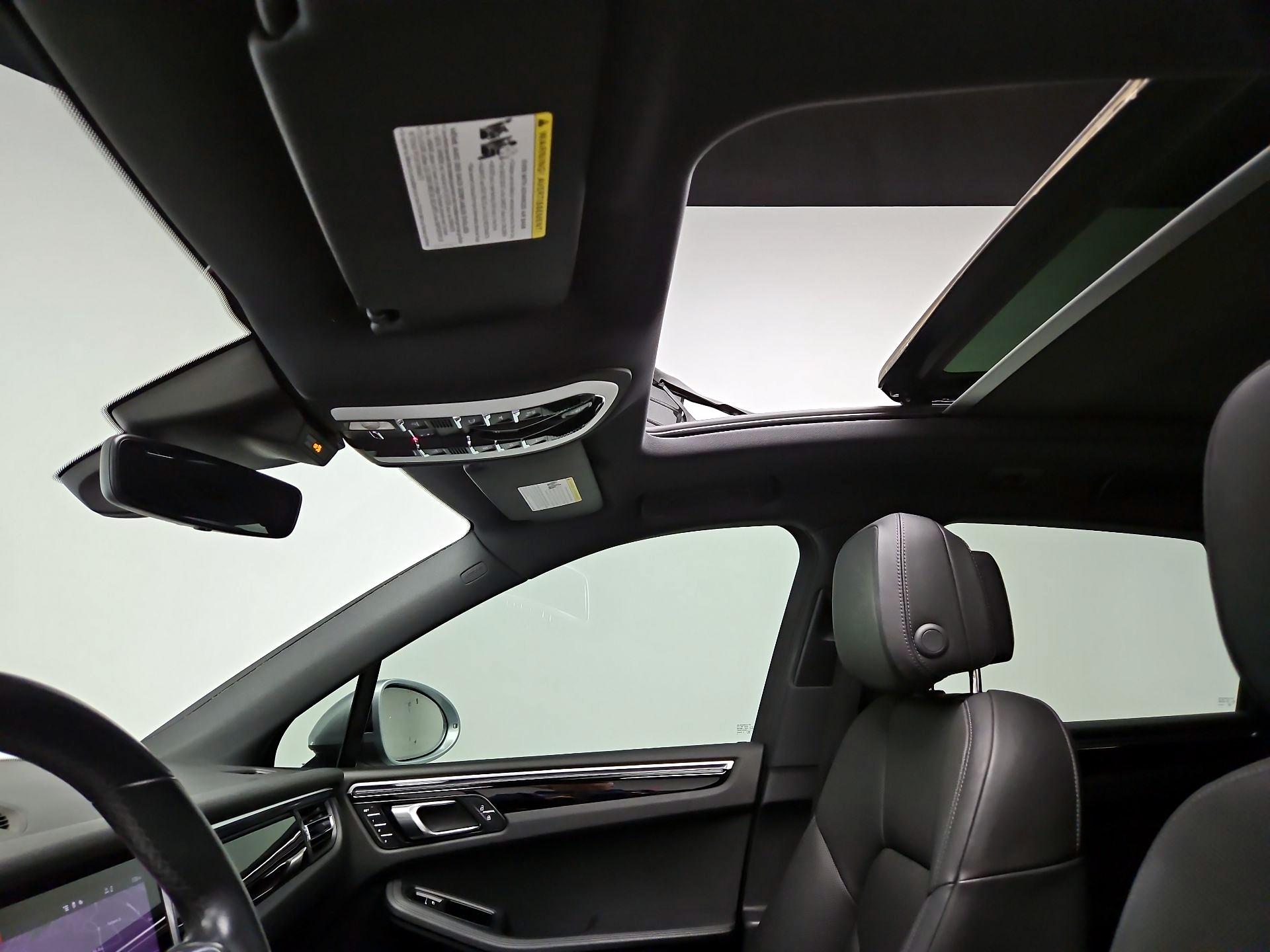 Thumbnail: 2020 Porsche Macan - 20