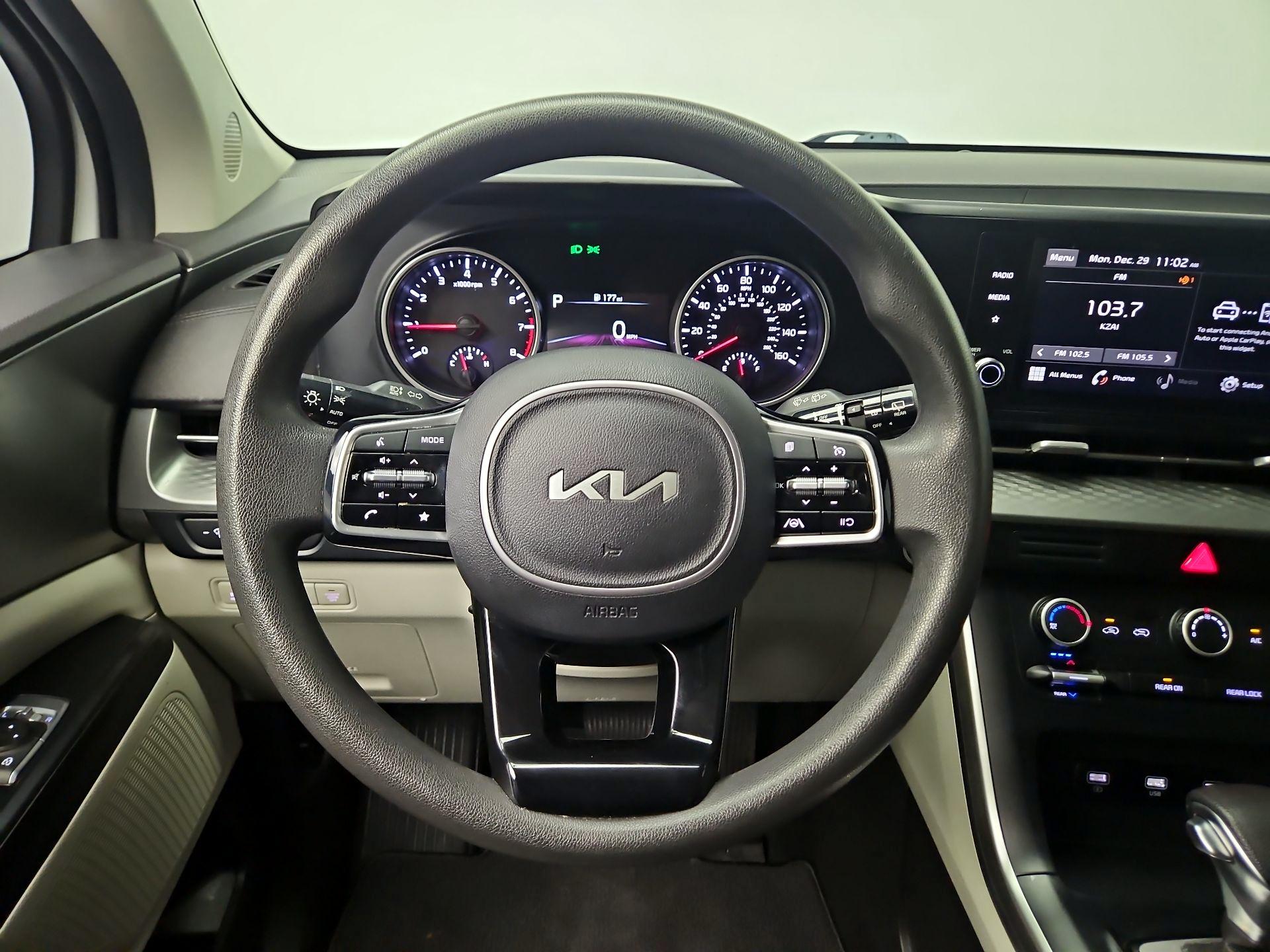 Thumbnail: 2022 Kia Carnival - 10