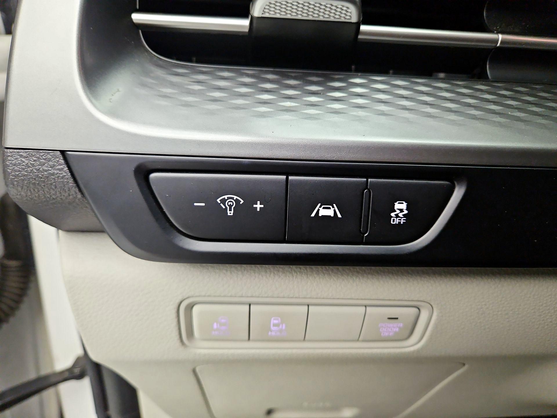 Thumbnail: 2022 Kia Carnival - 13