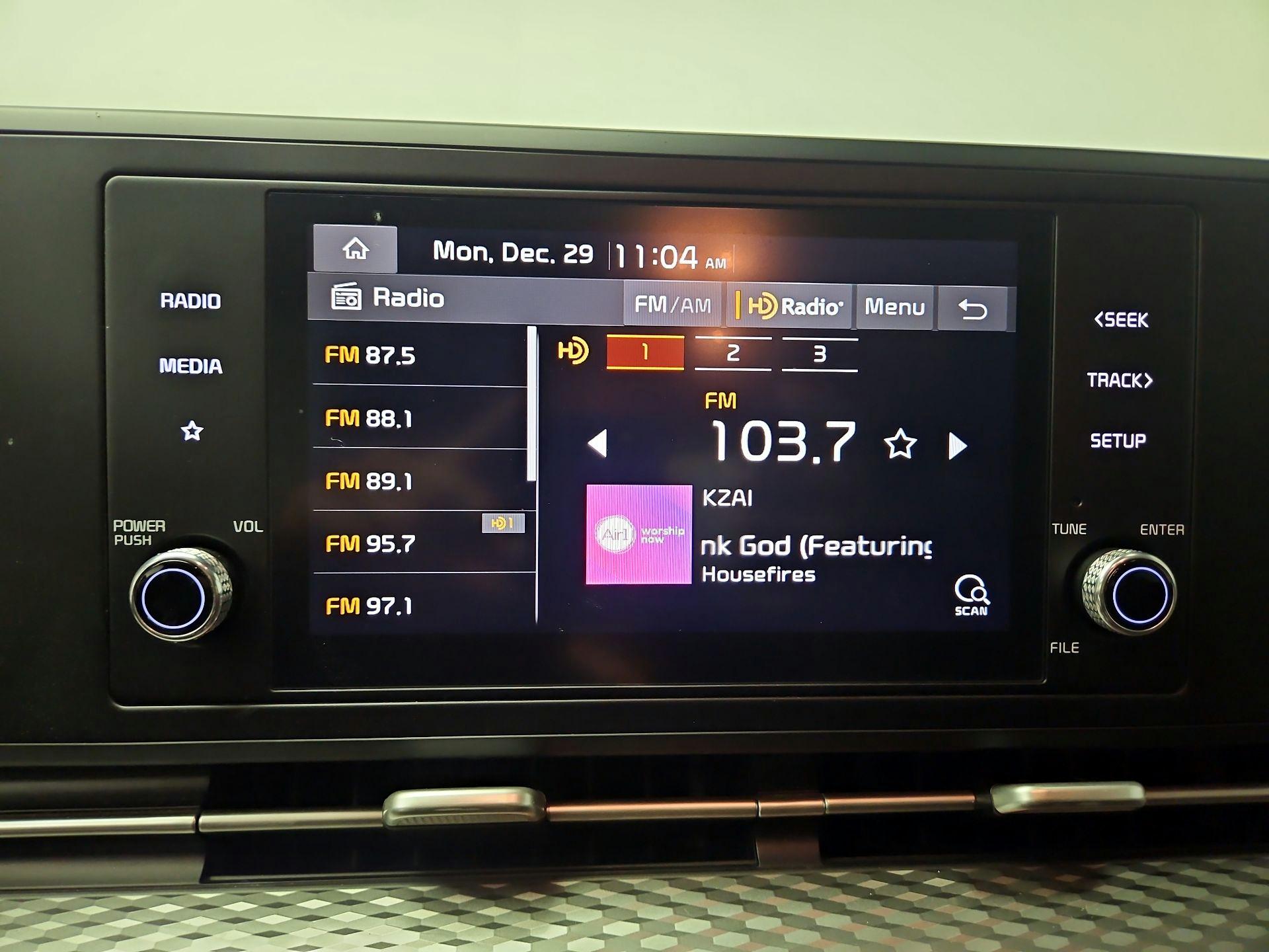 Thumbnail: 2022 Kia Carnival - 15