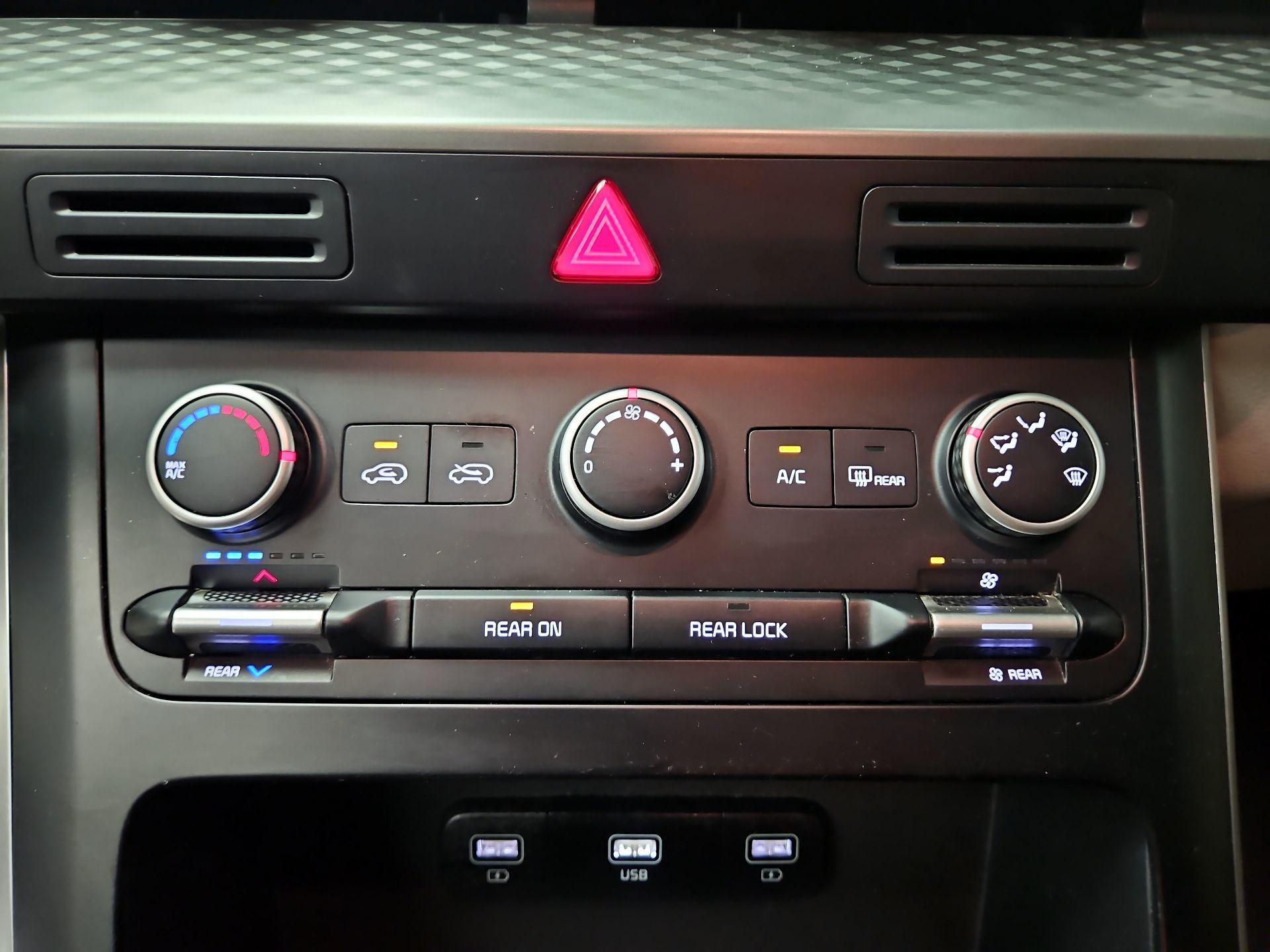 Thumbnail: 2022 Kia Carnival - 16