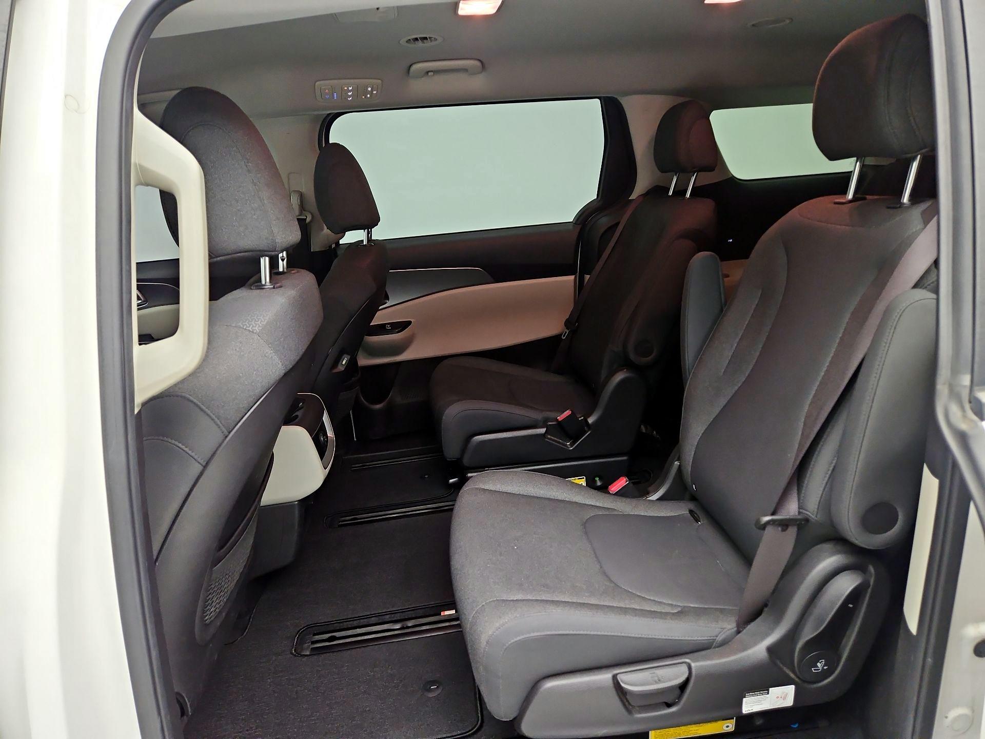 Thumbnail: 2022 Kia Carnival - 19