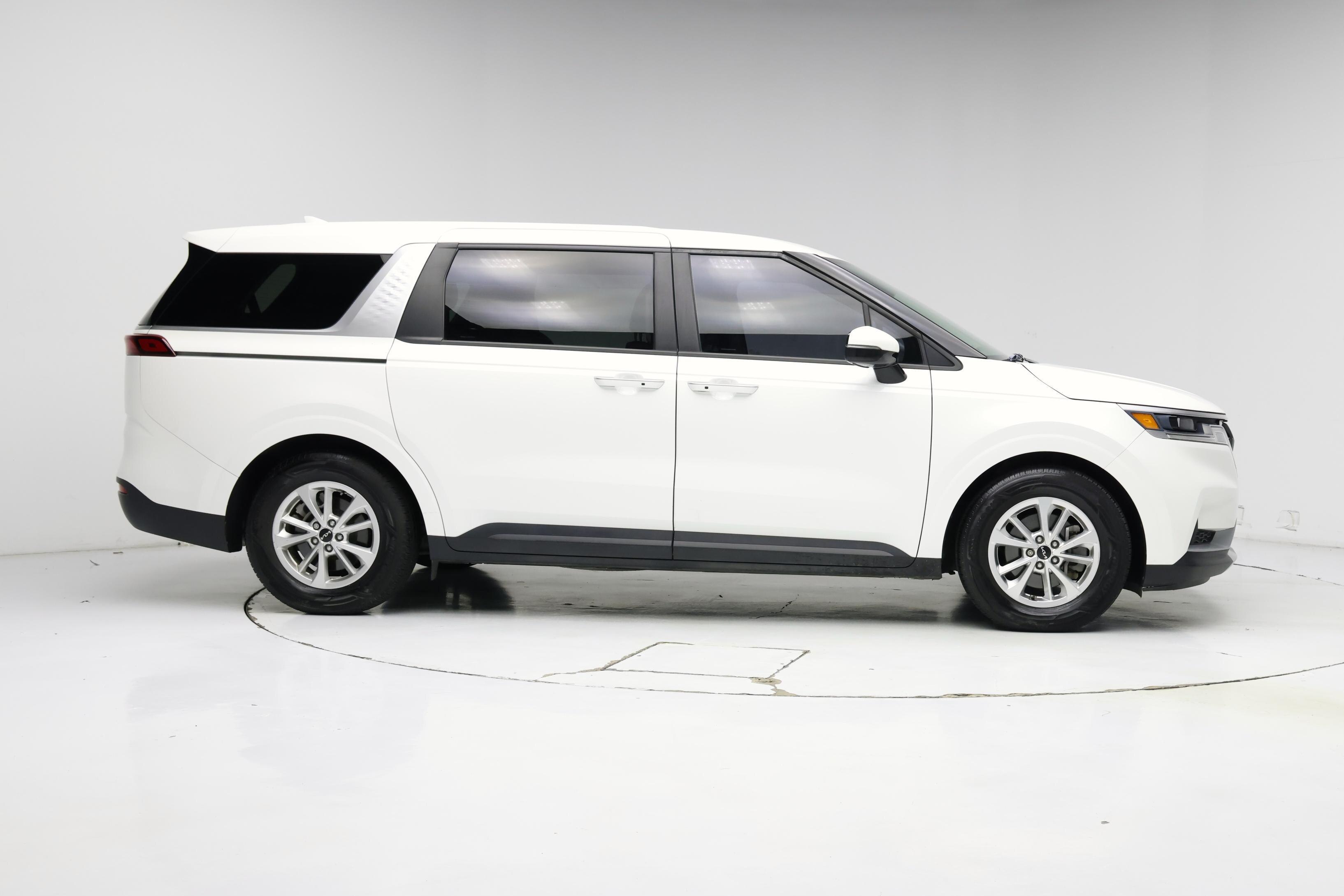 Thumbnail: 2022 Kia Carnival - 7