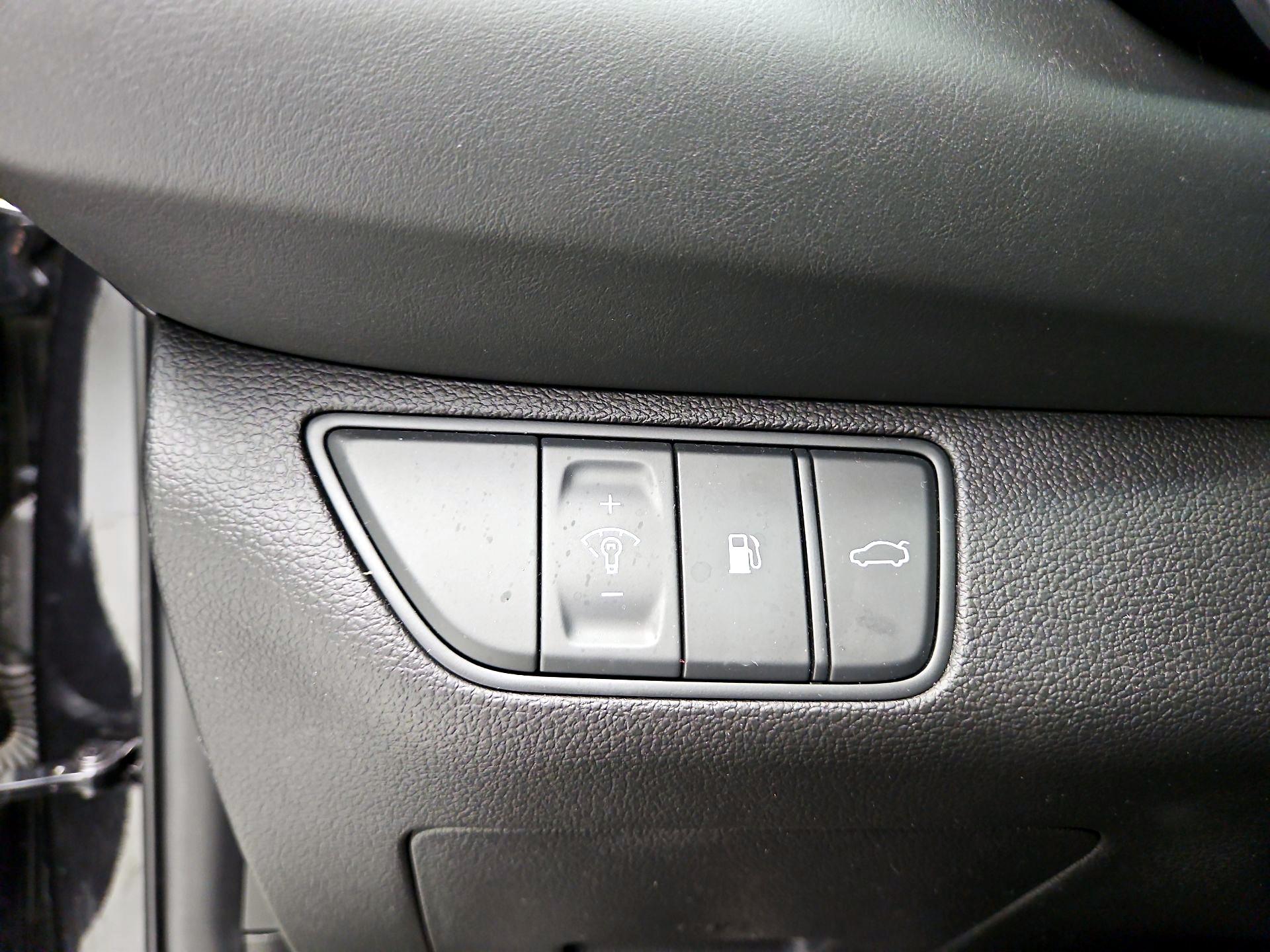 Thumbnail: 2023 Genesis G70 - 13