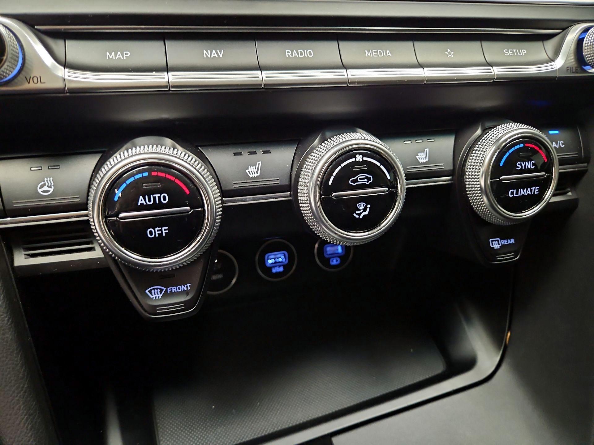 Thumbnail: 2023 Genesis G70 - 17