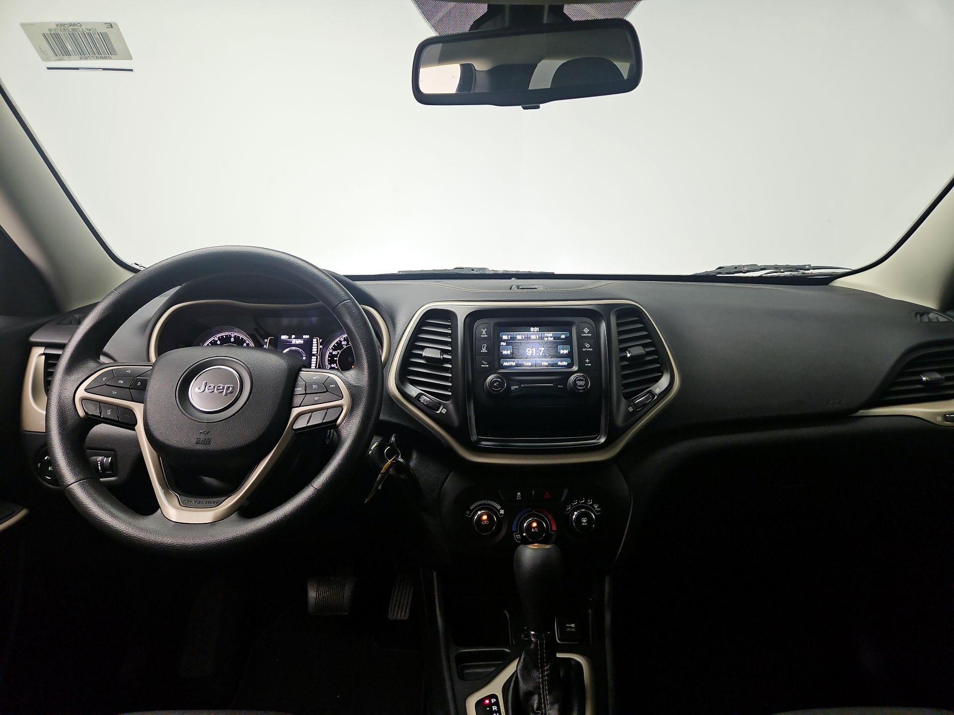 Thumbnail: 2018 Jeep Cherokee - 9