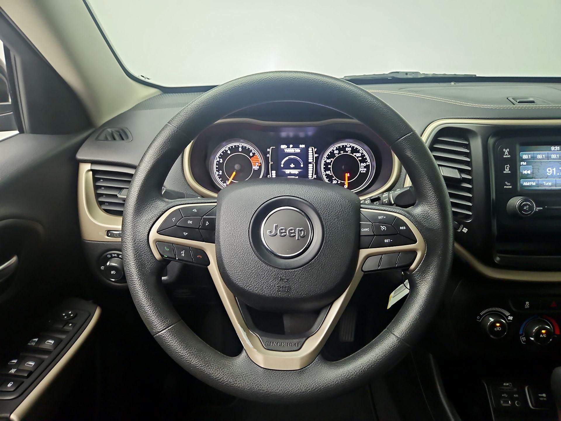 Thumbnail: 2018 Jeep Cherokee - 10