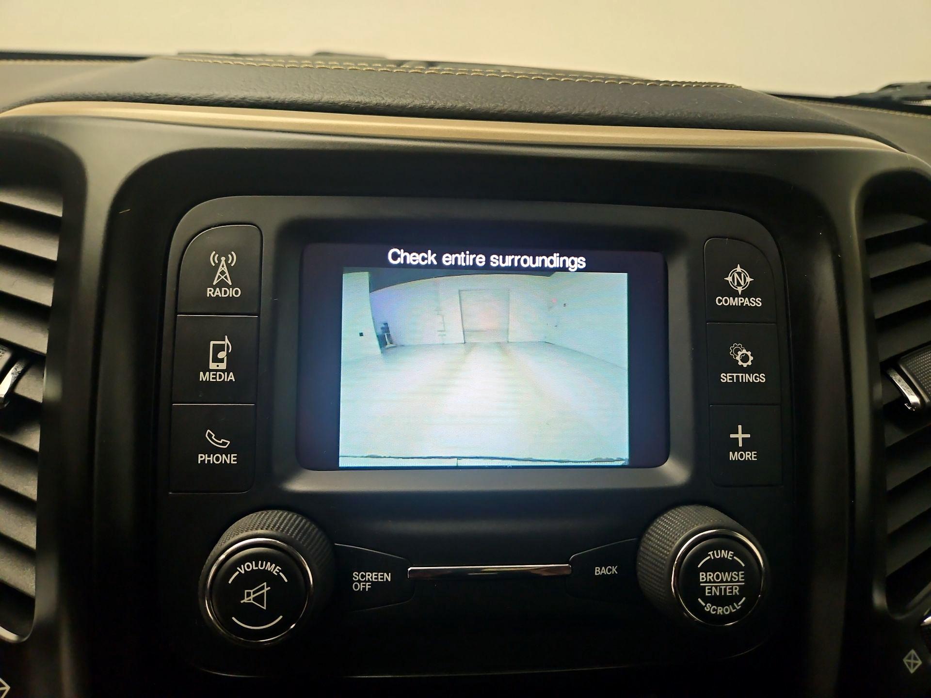 Thumbnail: 2018 Jeep Cherokee - 14