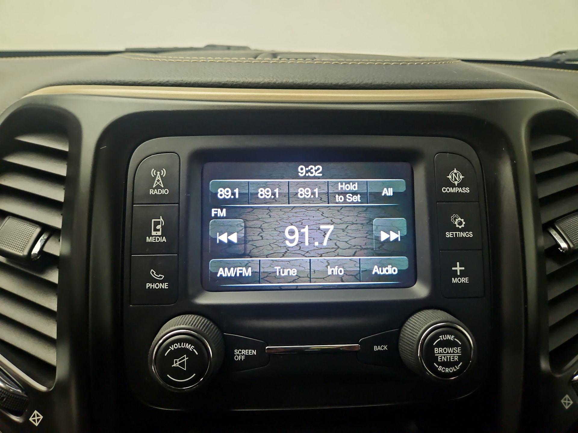 Thumbnail: 2018 Jeep Cherokee - 15