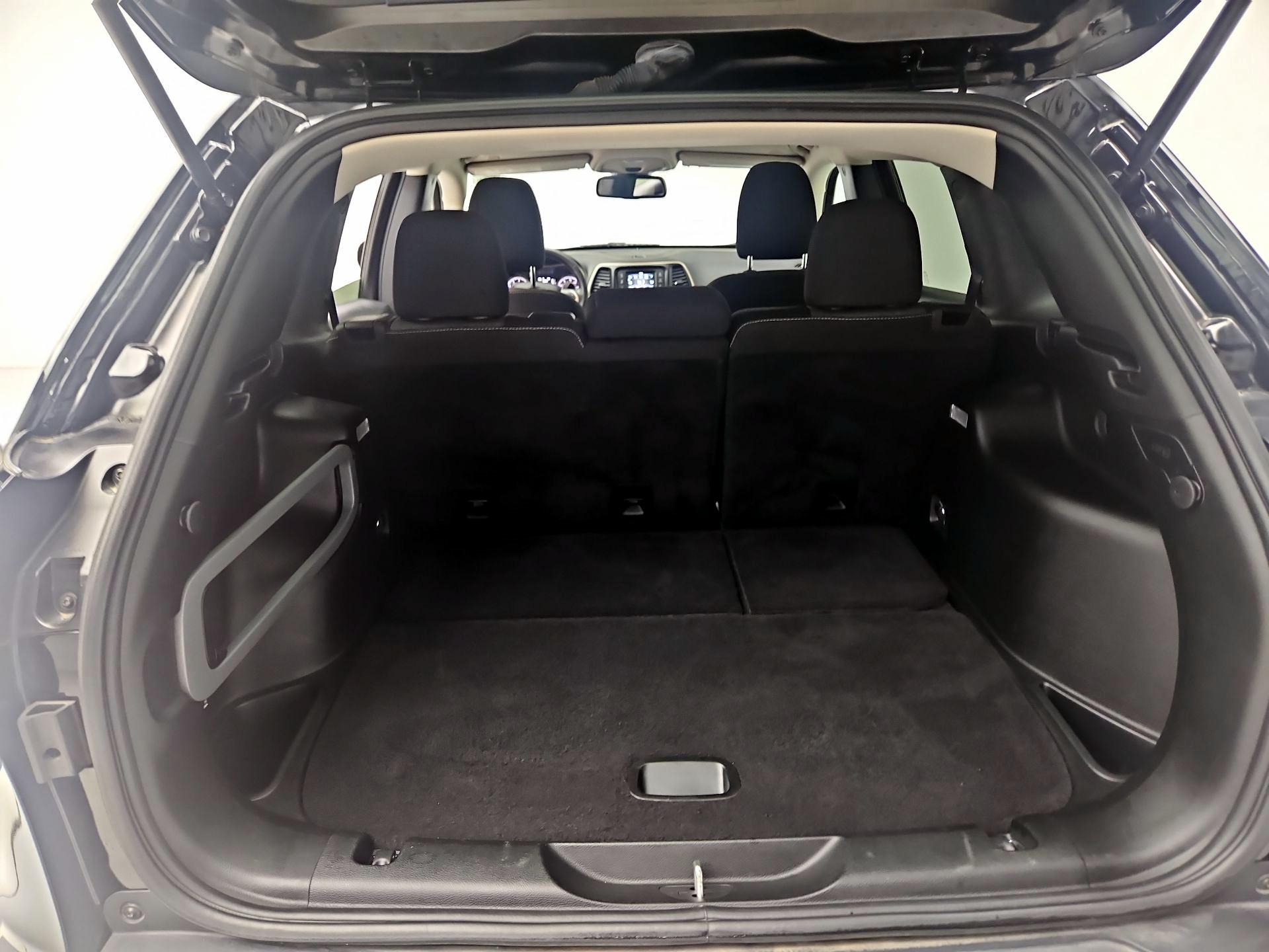 Thumbnail: 2018 Jeep Cherokee - 20