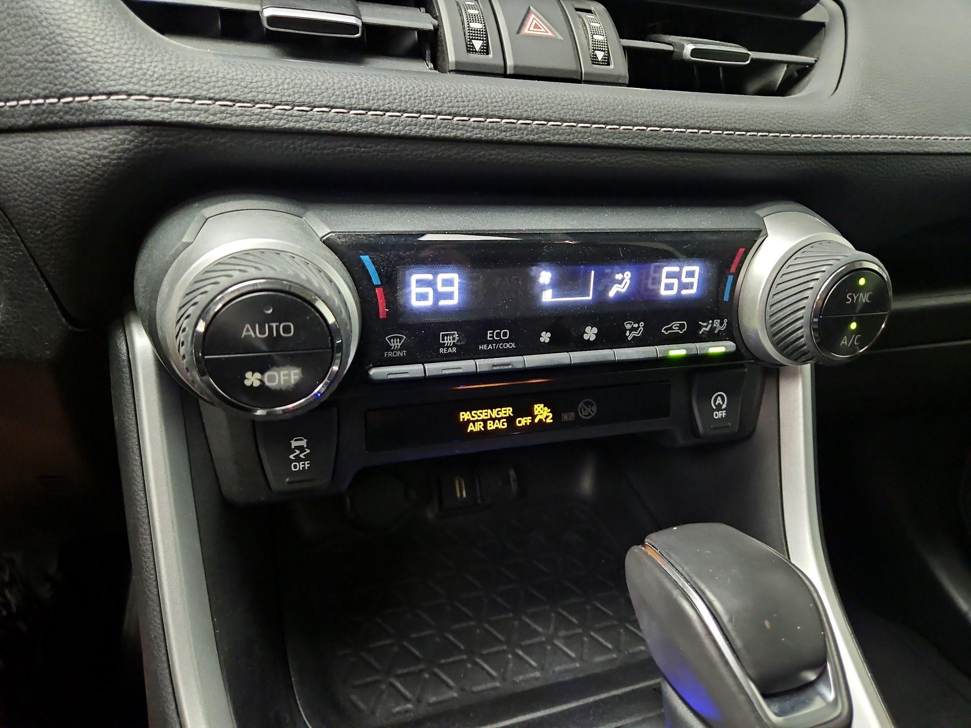 Thumbnail: 2021 Toyota RAV4 - 16