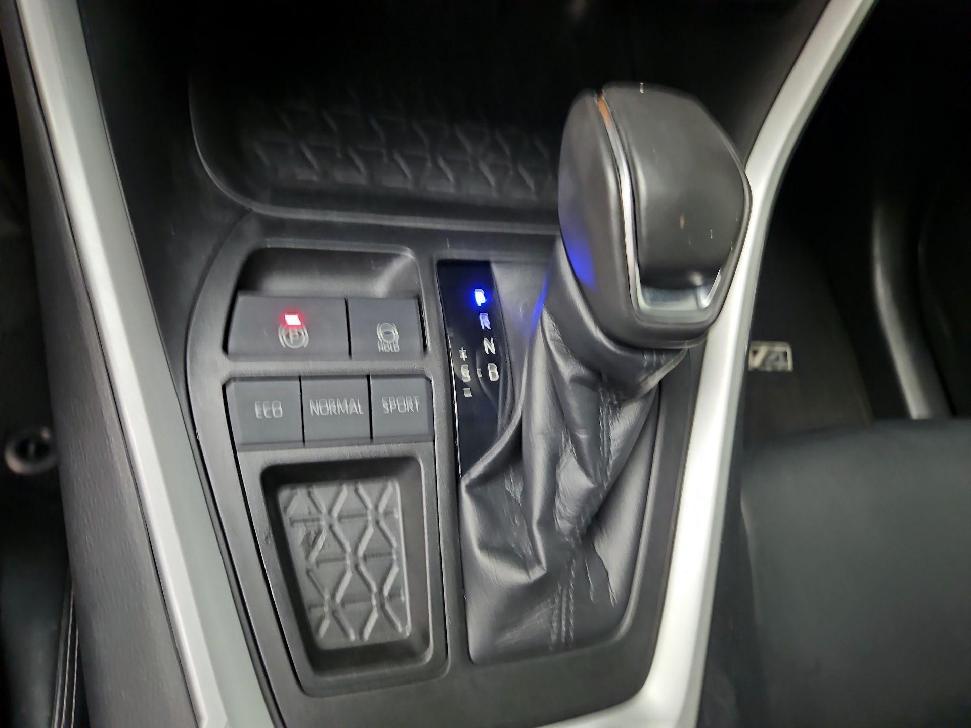 Thumbnail: 2021 Toyota RAV4 - 17