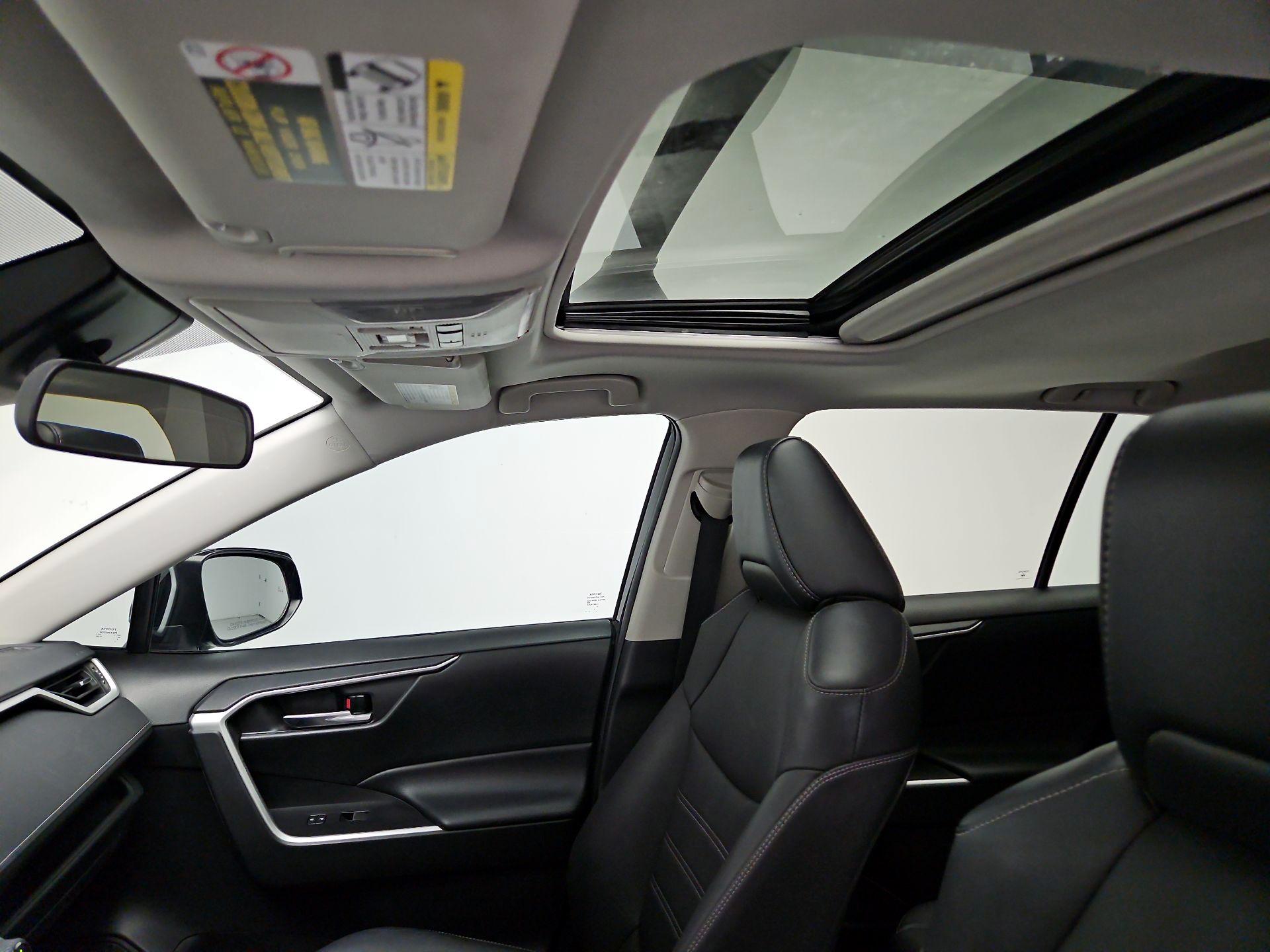 Thumbnail: 2021 Toyota RAV4 - 19