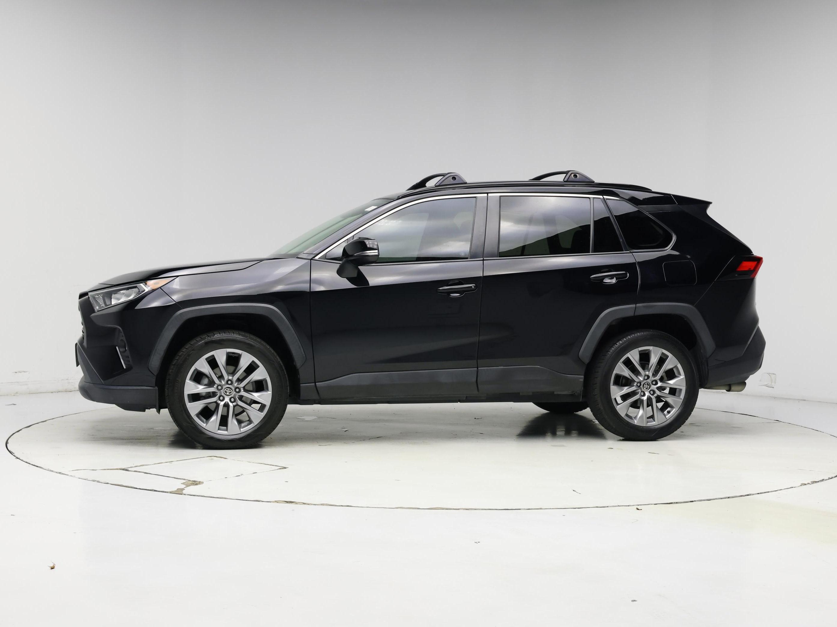 Thumbnail: 2021 Toyota RAV4 - 3