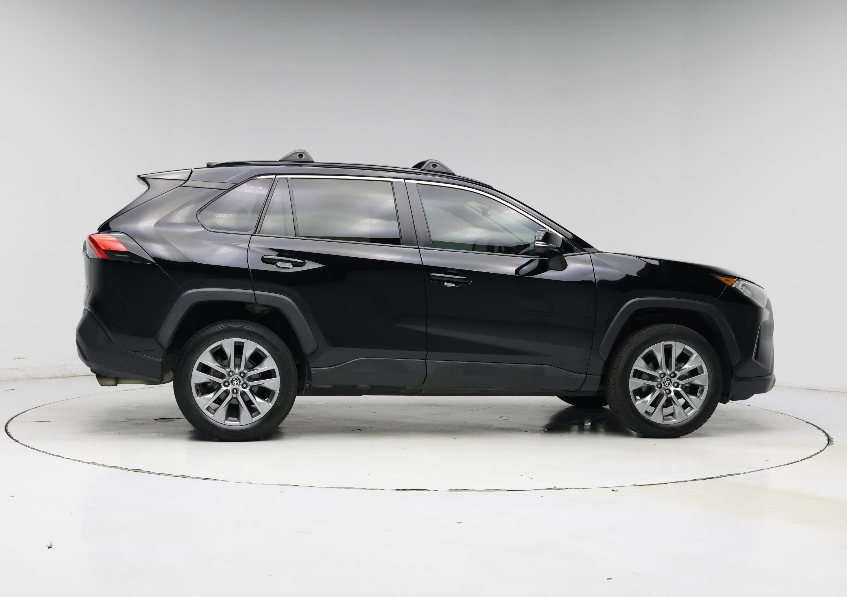 Thumbnail: 2021 Toyota RAV4 - 7