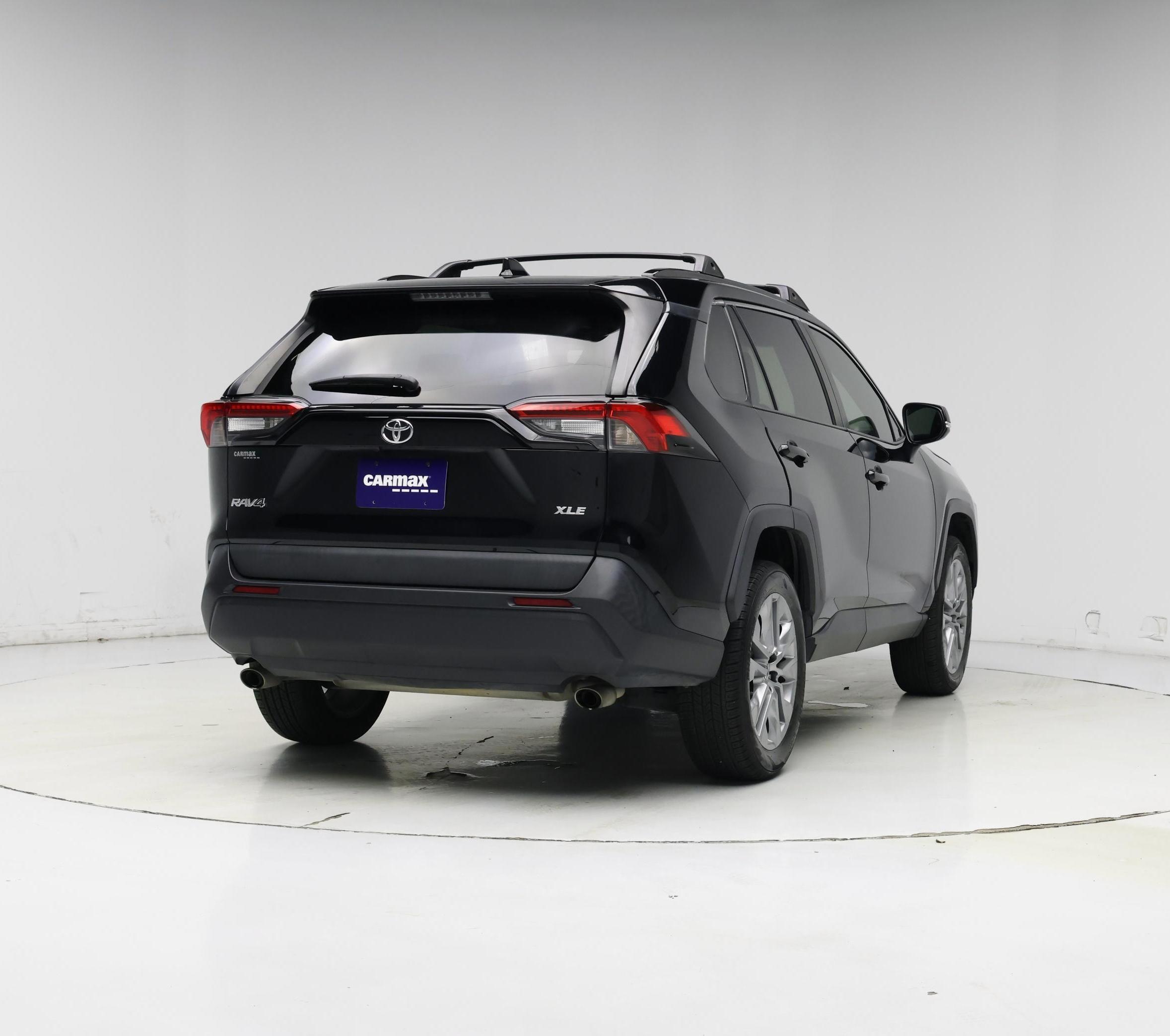 Thumbnail: 2021 Toyota RAV4 - 8