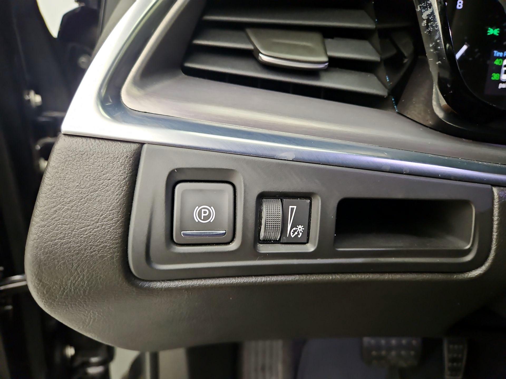 Thumbnail: 2018 Cadillac XT5 - 13