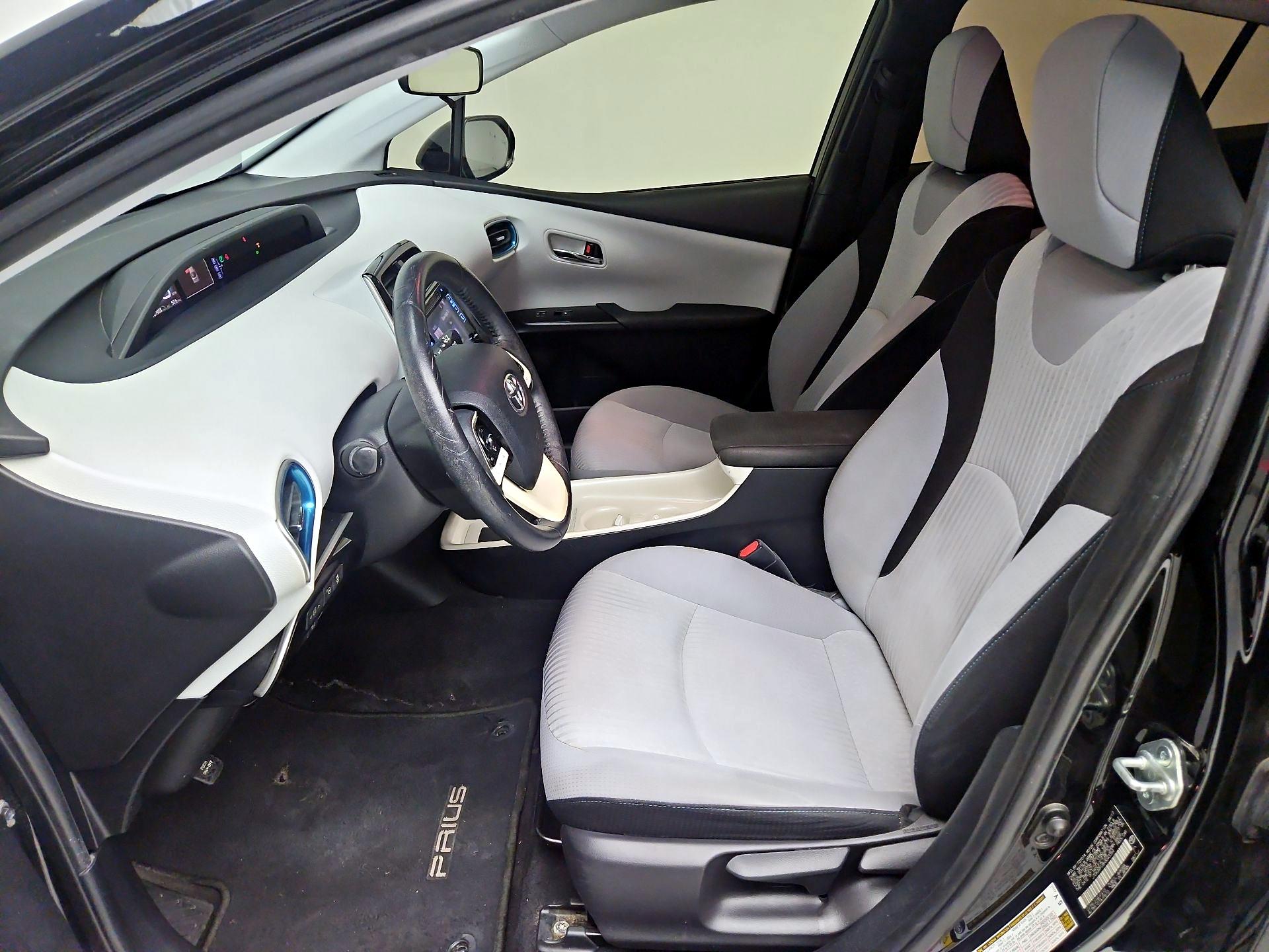 Thumbnail: 2017 Toyota Prius - 11