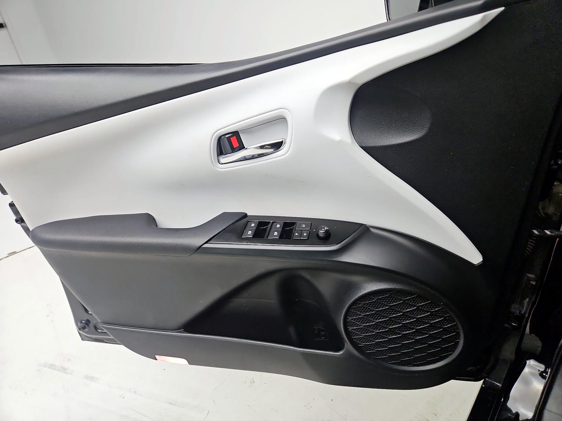 Thumbnail: 2017 Toyota Prius - 12